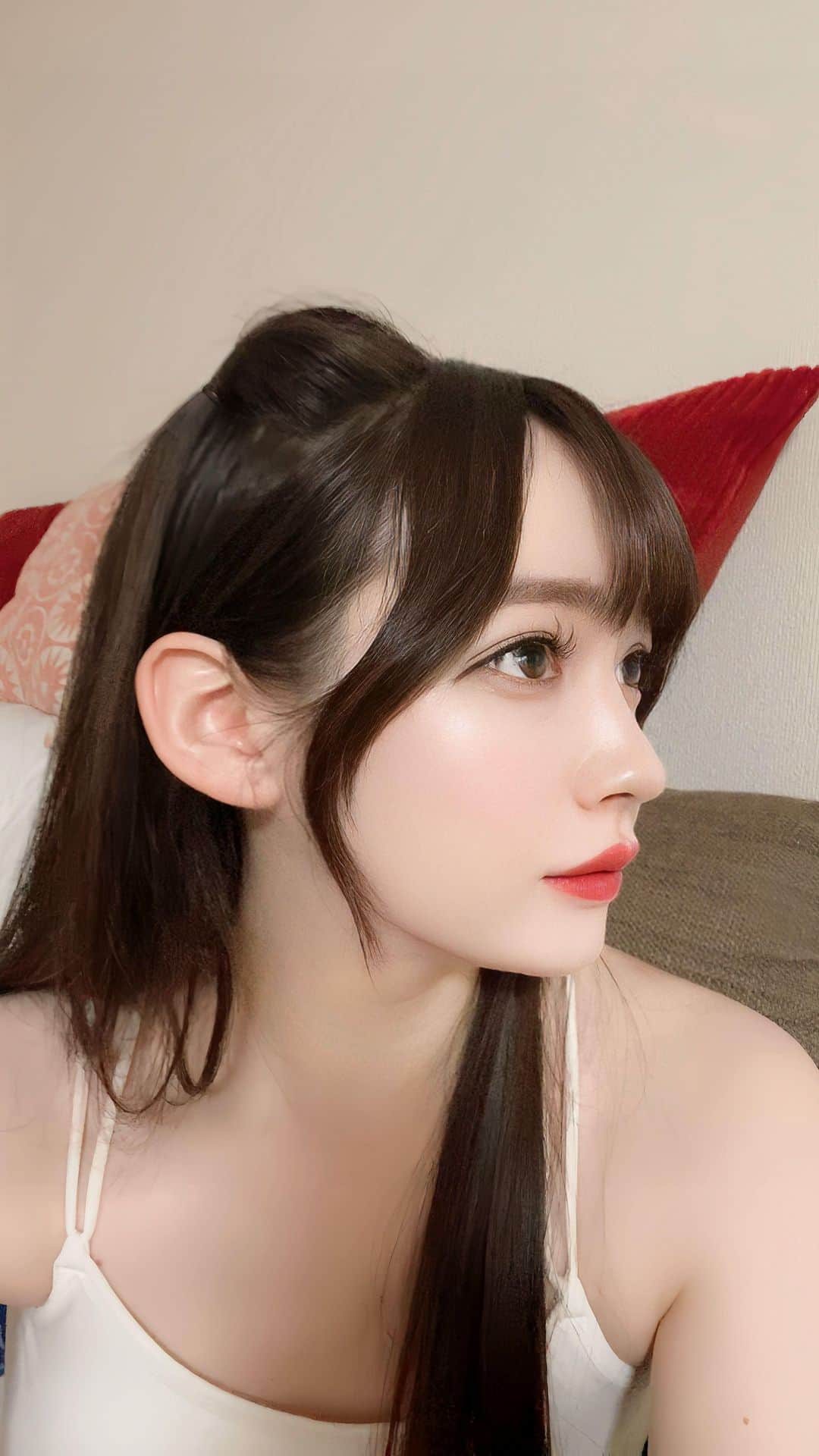 ナタリア聖奈のインスタグラム：「マツエクしたよん( ꇐ₃ꇐ )💭  今回はバサバサにした⸜  ෆ‪ ‪⸝‍ みんなからお目目綺麗って褒めて貰えて嬉しいෆ⸒⸒⸜( ˶'ᵕ'˶)⸝‪  マスカラ塗らなくていいからメイク時間時短できて、すっぴんの時もマツエク付けてるから盛れる(*¨*)  #ナタリア聖奈 #マツエク #マツエクデザイン #マツエク動画 #原宿マツエク」