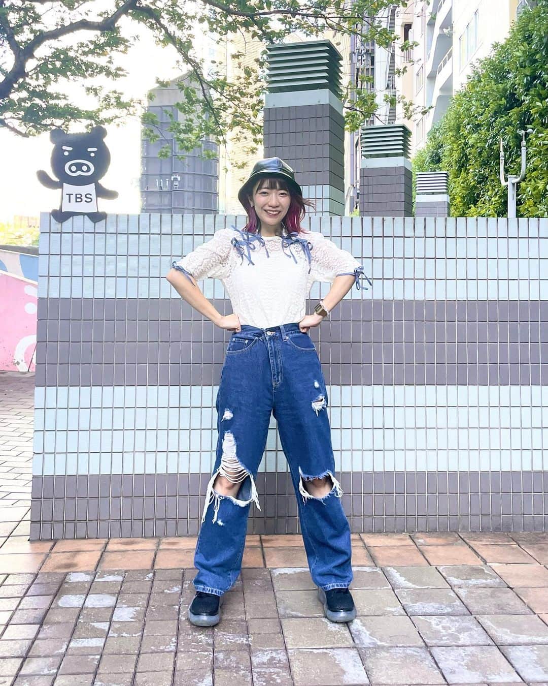 ぱいぱいでか美のインスタグラム：「ウルトラマンいなくなってた😞 . 火曜日！こねくとでした！ 今週から蓮華ちゃんお休みウィークなので ピンチヒッターは眉村ちあきちゃんでした🫶🏻 ありがとう〜〜〜！ ちちゃんに生ライブもしてもらったので 是非radikoやYouTubeライブアーカイブで聴いてくださいませ☺️ 眉村ちあきはライブがすごいんで！ 蓮華ちゃんはゆっくり休んで🪷♡  放送後に久しぶりにブーブと写真撮りに行ったら ウルトラマンいなくなってた😭😭😭 写真めちゃ笑顔だけど結構びっくりしました…… ピカピカになって帰ってくるんだろうか…… . #tbsradio #TBSラジオ #こねくと #でか美ちゃん」