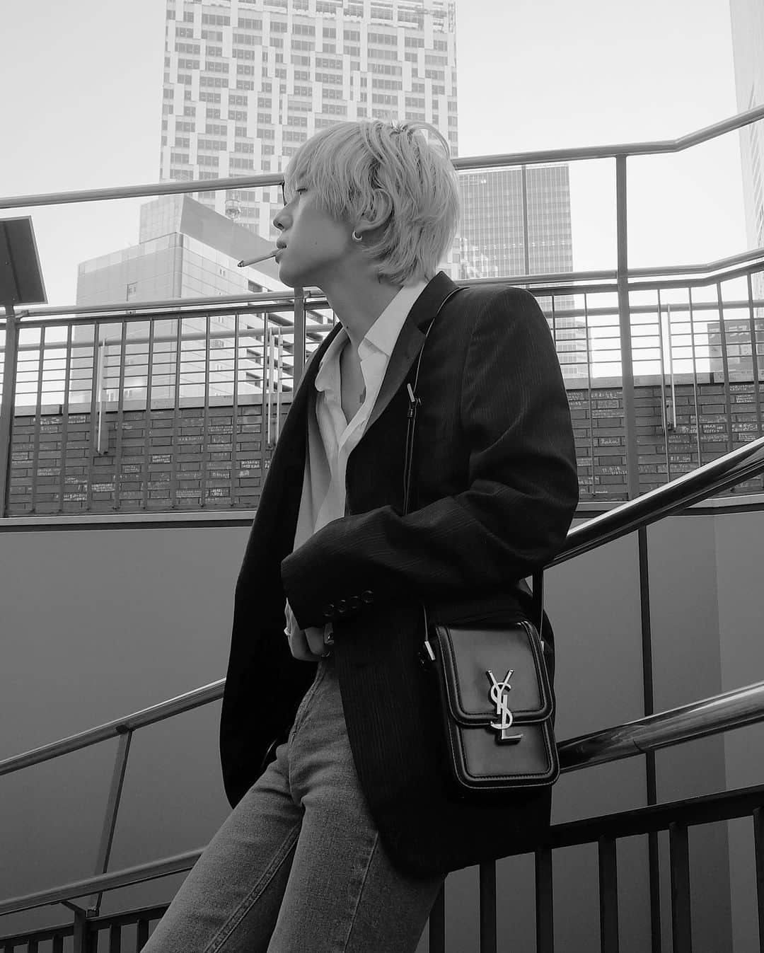 久保田有人のインスタグラム：「@ysl  MINISOLFERINO 👜🌹  #ysl  #サンローラン」