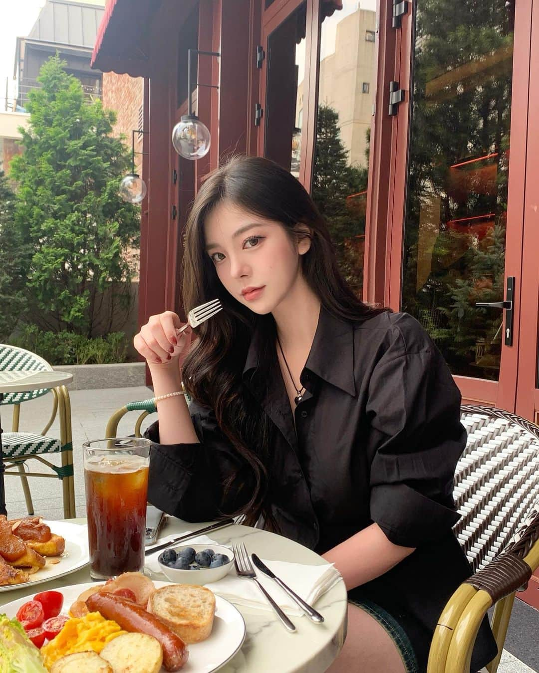 ユビンのインスタグラム：「서울에서 만난 유럽 호캉스 🥖☕️🛁 아난티 앳 강남 호텔 배게트에서 브런치 즐기고 이터널저니에선 쇼핑하고 객실에서 푹 쉬다가 수영장에서 물놀이까지 완벽한 호캉스 ••♥   #아난티앳강남 #이터널저니 #아난티 #아난티호텔 #강남브런치카페 #배게트 #강남편집숍 #ananti #anantiatgangnam #anantihotel #eternaljourney」