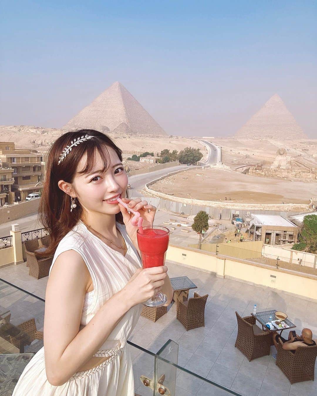 森香穂さんのインスタグラム写真 - (森香穂Instagram)「♡  ピラミッドとスフィンクスを一望できる屋上のCafe✨  ここの周辺には屋上にたくさんCafeがありました！ 観光向けです！ 最高すぎてすっごい感動しました🥺   #エジプト #エジプト旅行 #ピラミッド #スフィンクス」9月5日 20時56分 - kaho_mori0601