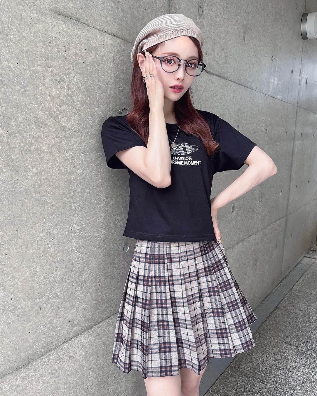 ちーちゃんさんのインスタグラム写真 - (ちーちゃんInstagram)「👓  呑気に草むらのベンチで こんな写真撮ってたら ぼっこぼこに蚊に刺されたんだ🥹🦟  #低身長コーデ#低身長女子#低身長ファッション#骨格ウェーブ#骨格ウェーブコーデ#150cmコーデ#おちびコーデ#おちびの輪#おちびさんと繋がりたい#プチプラファッション#プチプラコーデ#プチプラ通販#プチプラコーディネート#グレイル購入品#グレイル#グレイルコーデ#grl購入品#grl#grlコーデ#だてめがね#ベレー帽コーデ#プリーツスカート」9月5日 20時57分 - ___c.chan__