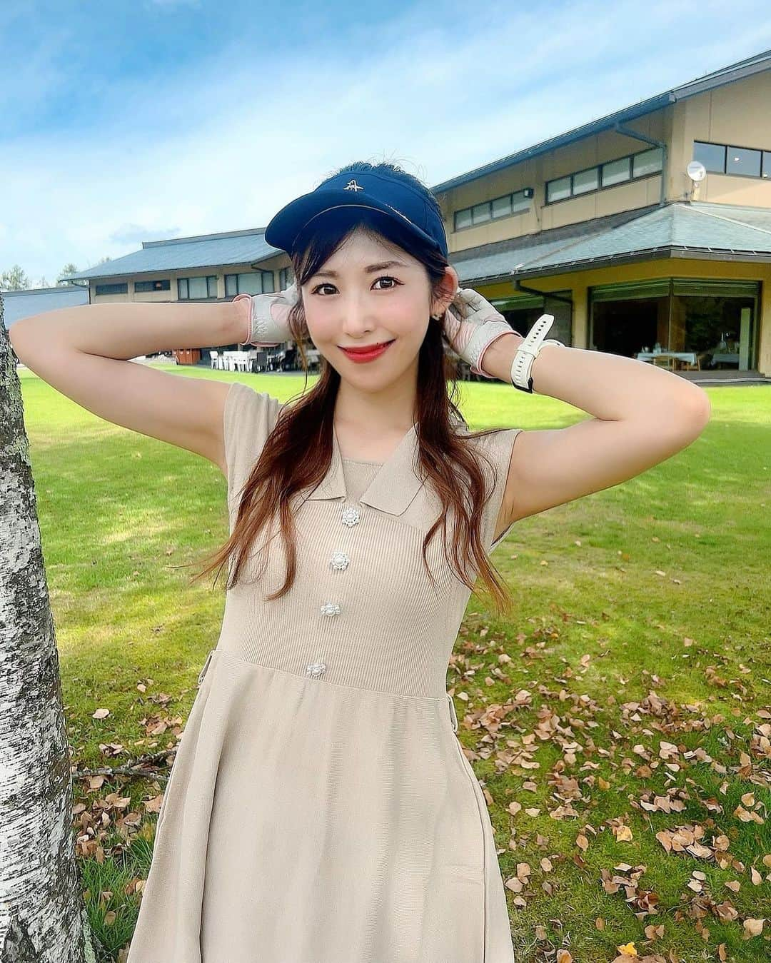 千代田唯のインスタグラム：「千代田カップin長野⛳️⭐️ presents by @smilegolf2018  ウェア👗🌸 @jointspace_golf   初めて2日間連続のスペシャル企画を行いました✨ ご参加くださった皆様ありがとうございました💕 ゴルフもご飯もお酒も🙌笑　全部が楽しかったです〜😊✨  今回はサニーカントリークラブで開催⛳️✨ 宿泊ができて、お部屋や建物はおしゃれなお城みたい！非日常を満喫できました♪ 朝の気温は26度で、素敵な景色の中涼しいゴルフができて嬉しかったです✨ ご飯も美味しかったなぁ〜🥰基本おそばです👍  そして 1日目の夜にお誕生日お祝いをして頂きました🎁✨ 今年初めてですごく嬉しかったです‼︎嬉しすぎてたくさん飲みました🍺笑 可愛いケーキまで‥感動です🥹💕  優しい皆様のおかげで思い出に残るゴルフ⛳️になりました‼︎✨ 心から感謝申し上げます🙇‍♂️❣️  #千代田カップ #スマイルゴルフ #ゴルフウェア#ゴルフ女子#ゴルフコーデ #ゴルフ好きな人と繋がりたい#ゴルフ大好き#ゴルフ女子コーデ#ゴルフスタグラム#スイング動画#夏ゴルフ#golf#長野」