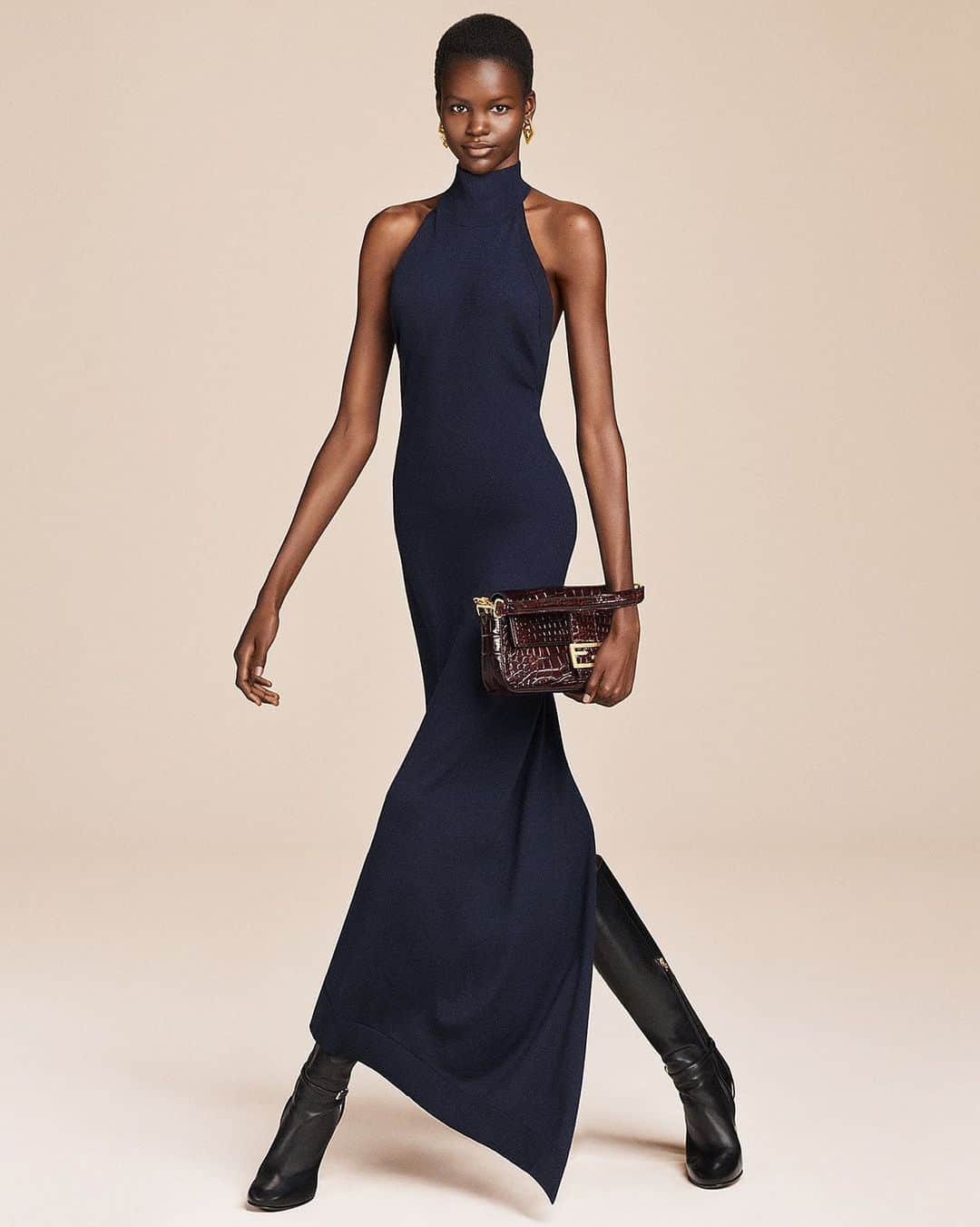 Fendiのインスタグラム：「Sophisticated allure. A precious iteration of the #FendiBaguette is paired with a knit wool dress with a timeless silhouette.  New #FendiFW23 arrivals are available in boutiques and at Fendi.com starting 7 September.  Artistic Director of Couture and Womenswear: @mrkimjones​ Artistic Director of Accessories and Menswear: @silviaventurinifendi ​ Artistic Director of Jewellery: @delfinadelettrez​  Creative Direction: @ronnie.cooke.newhouse @karlbolander  Photography: @craigmcdeanstudio  Styling: @themelanieward Hair: @anthonyturnerhair Makeup: @peterphilipsmakeup  Casting: @shelleydurkancasting Set Design: @alexanderbockstudio  Model: @migoaguol」