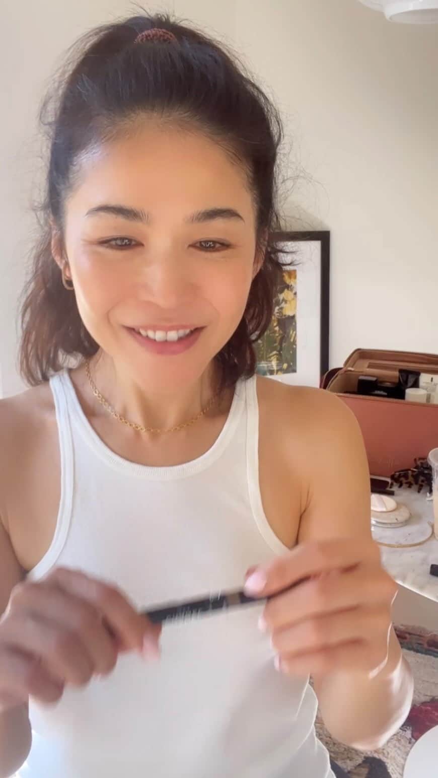 辻直子のインスタグラム：「#September♡ #makeup#aikoがお家でメイクをしてくれた②#ラストを飾るはaiko😘ありがとー🩵 @chanel.beauty  レベージュヘルシーグロウクッションB30  @sensaibeauty_japan  ラッシュレングスナー  @kate.tokyo.official_jp  レアフィットジェルペンシルBR-1  @loveliner_official  DarkBrown   @celvoke.jp  シームレス フェイスパレット01 左下のカラー  @diorbeauty  アディクト リップ グロウ012  @aiko_ono 💄🩷🩷🩷」