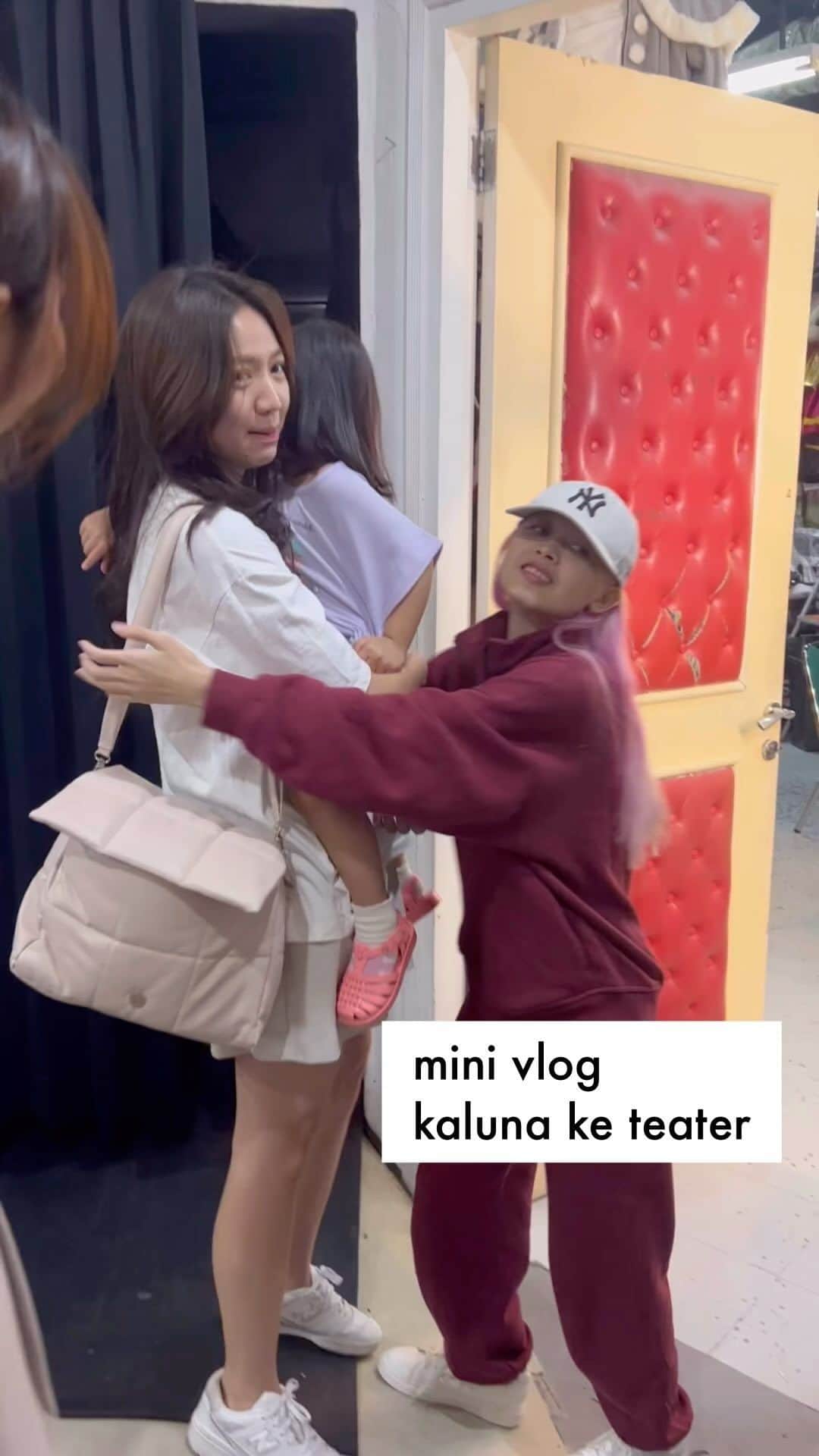 のインスタグラム：「ini agak panjangan ya videonya HAHAHAHA mini semi panjang vlog. . #kinal」
