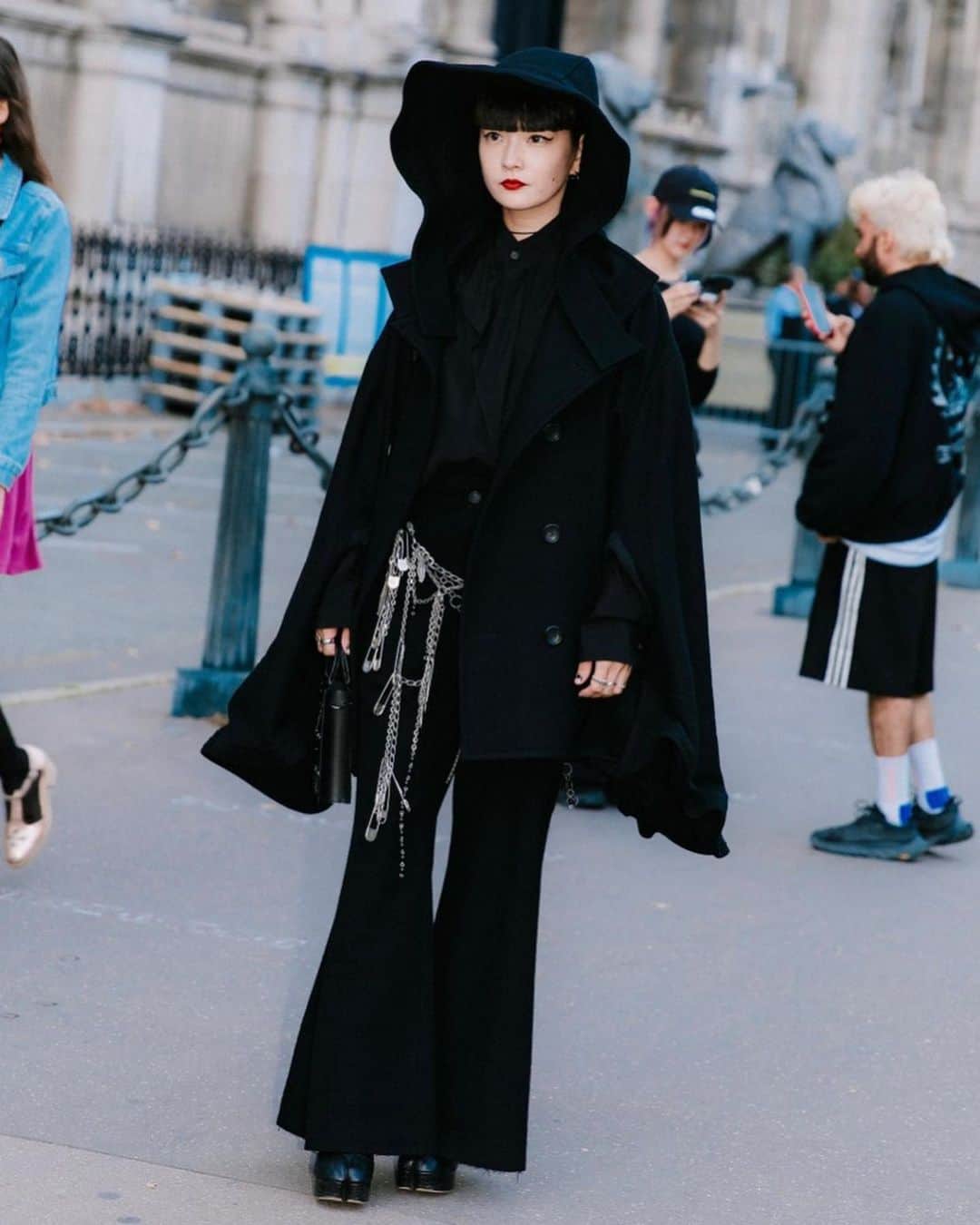 秋元梢のインスタグラム：「🌑 #pfw #yohjiyamamoto」