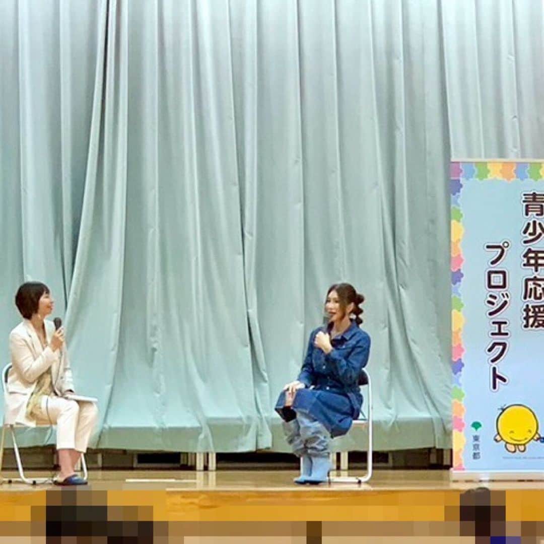 のインスタグラム：「青少年応援プロジェクト@江東区のトークショーへ行って参りました！  雨の中、足を運んでいただいた皆様、ＭＣの近藤直美様、東京都、江東区、関係者スタッフの皆様、ありがとうございました。  いつもと違う2部構成で、質問をその場で受けるドキドキもあったりしましたが、とても素敵な時間でした。  また機会がありましたら皆様と会えますように....  #東京都 #江東区 #青少年応援プロジェクト #トークショー #輝く自分探し #自分らしさへの道のり #会場の皆様 #mc #近藤直美　様 @naomi_kondo_0101  #関係者スタッフの皆様 #ありがとうございました #また機会がありましたら皆様と会えますように #メイクアップアーティスト  @noli_facialdesigner  #スタイリスト #藤村さん」
