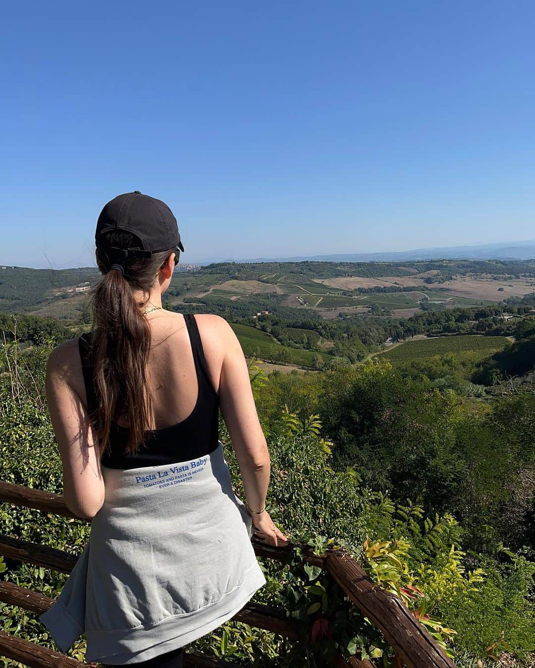 アンディー・トレスさんのインスタグラム写真 - (アンディー・トレスInstagram)「I miss my morning workouts with this view 🫶🏼 #tuscany #italy」10月5日 0時21分 - stylescrapbook