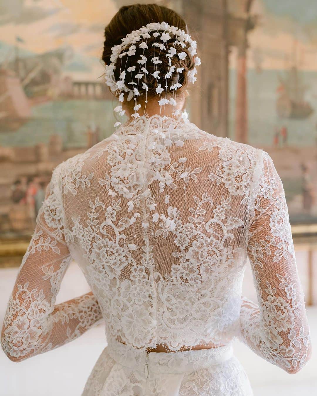 Monique Lhuillierのインスタグラム：「Coming Soon … Fall 2024 Bridal 🕊️🍃🤍 #moniquelhuillier #mlbride」