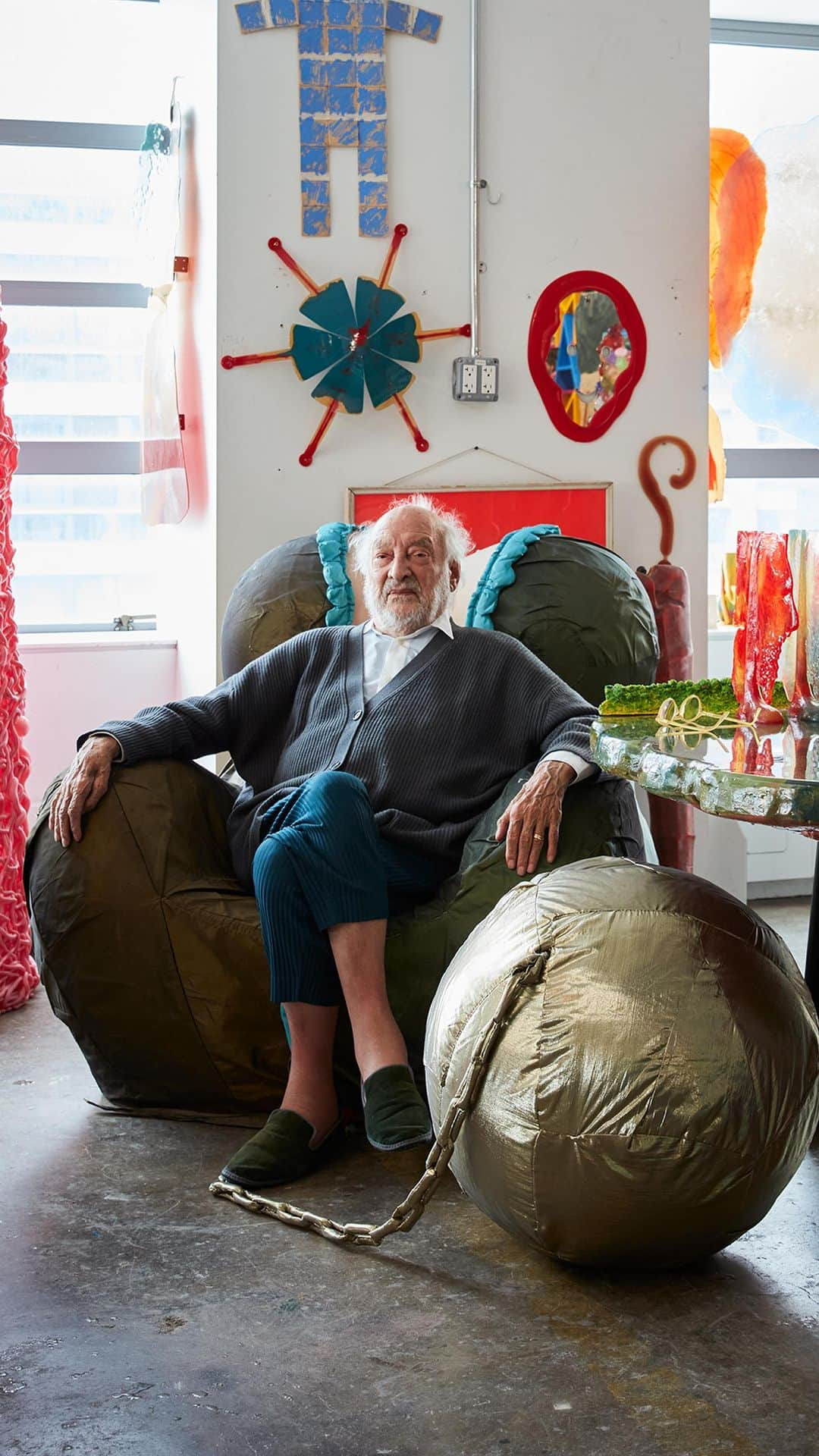 B&B Italiaのインスタグラム：「B&B Italia X AD China. The inaugural episode of AD China’s new video series, “X is Born,” highlights B&B Italia’s iconic UP5_6 armchair. This chapter delves into Gaetano Pesce’s exploration of the groundbreaking concept and societal backdrop that inspired the Serie Up over half a century ago.  “It was important to express a political point of view, which allowed the design to become an art” - Gaetano Pesce.  @adchina_official @gaetano.pesce  Producer | Beryl HSU @beryl_h_l Executive Producer | Since Chen Visual Design | Tse Kwok Wing, Shuning Zheng  #bebitalia #design #China #ADChina #ArchitecturalDigests」