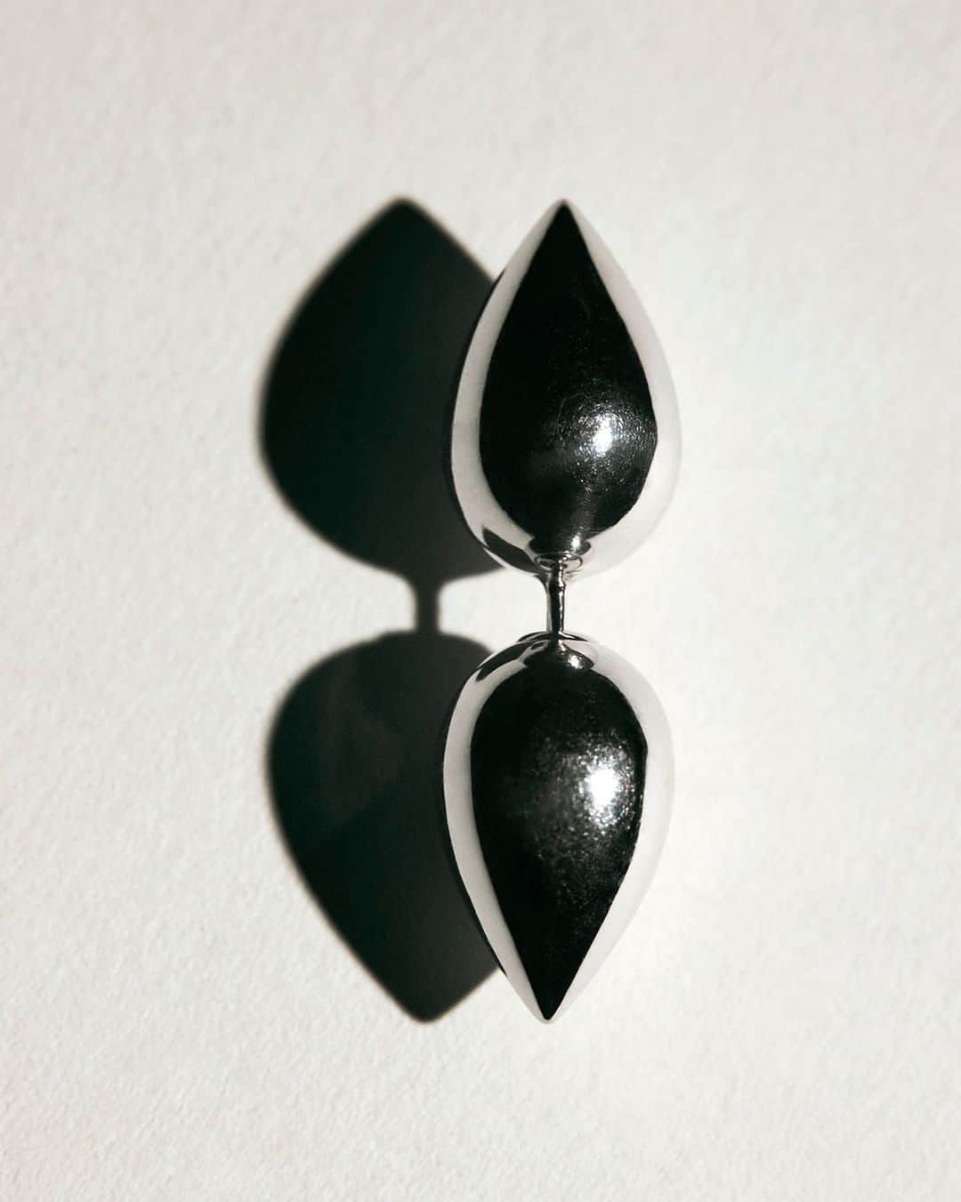 Burberryのインスタグラム：「Spear earring #Burberry」