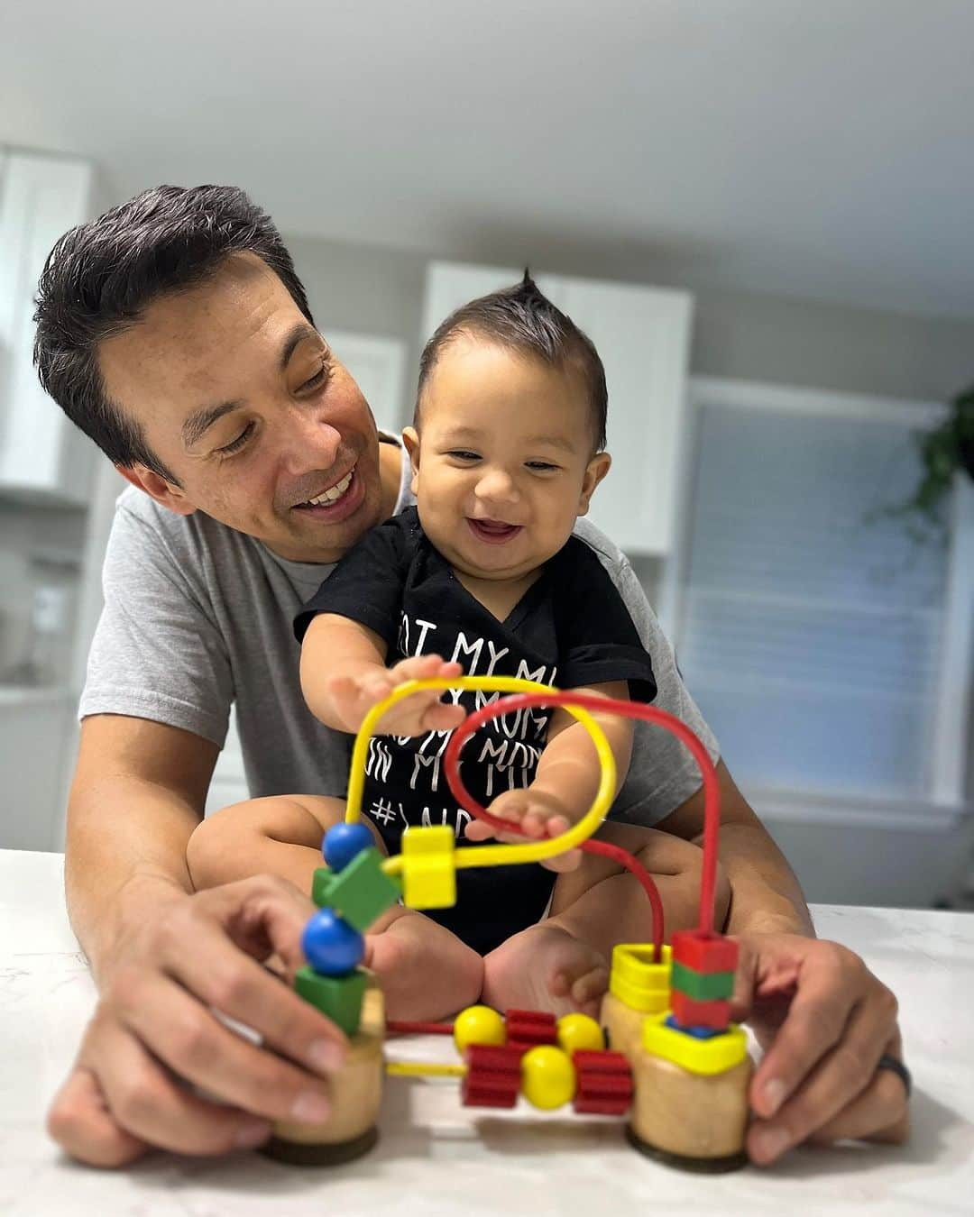 レイドバック・ルークのインスタグラム：「Happy birthday to my 1 year old baby boy! Time has flown by! He’s turning into such a jolly and loving toddler. Here’s a few fun facts about L.J.: 	⁃	My 9 year old daughter came up with his name, L.J. stands for Luke Junior 	⁃	He loves beats and will drum on anything, he actually likes loud sounds and music! 	⁃	His 3rd word, after Mama and Papa, was “Car”. He’s currently obsessed with cars, buses and the sounds they make. 	⁃	The little mohawk, it grows naturally like that! He has two cowlicks on the back of his head 😊 	⁃	LJ is my 4th child, he has 2 older brothers and an older sister  Happy BIRTH-day to my wife @xo_mrslbl who brought our beautiful boy into this world one year ago. It's been a tremendous experience and she's been an amazing mama. She even does the nights and lets me sleep 😅」