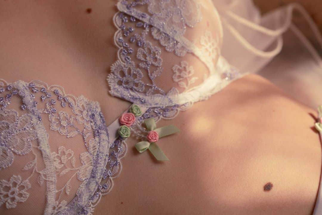 For Love & Lemonsのインスタグラム：「Details Details Details // The Margaux Underwire Bra #forloveandlemons」