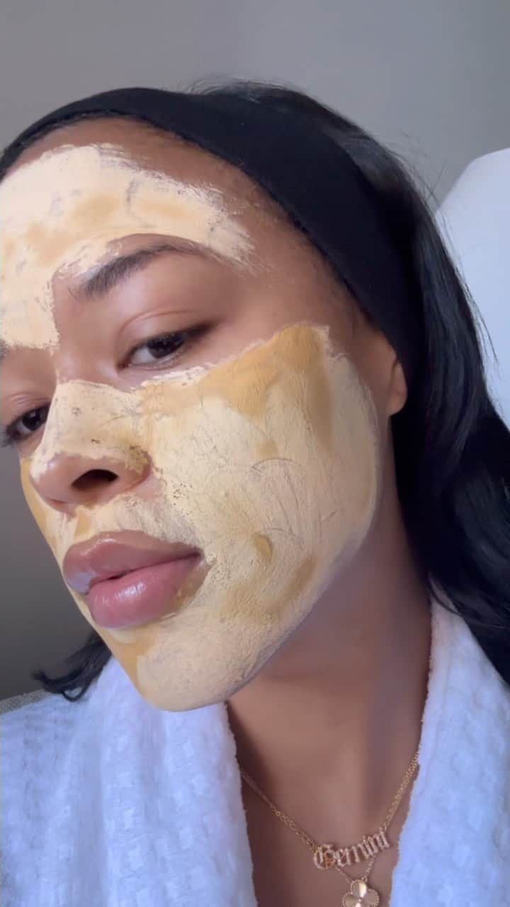 セラヤ・マクニールのインスタグラム：「🧖🏽‍♀️✨🧘🏽‍♀️  Mask used Gleamin」