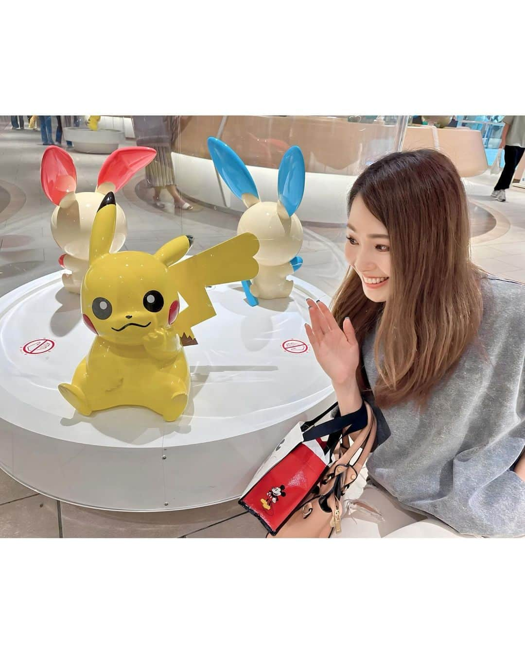 田中里依奈さんのインスタグラム写真 - (田中里依奈Instagram)「. ポケモン初代（赤、緑、青）金、銀？世代だから、初代からのポケモンみると、懐かしくてテンションが上がってしまう😆🙌 アニメみて、コロコロコミックも買ってたなー✨ ポケモン言えるかなとか歌ってたなー、もう忘れたけど😂 . #ポケモン#ポケモンセンター#懐かしい #ポケモンではしゃぐいい大人  #ポケモンで育った#ピカチュウかわいい #ピカチュウ好き#ポケモンマスターになりたかった」10月5日 1時11分 - riina_tanaka