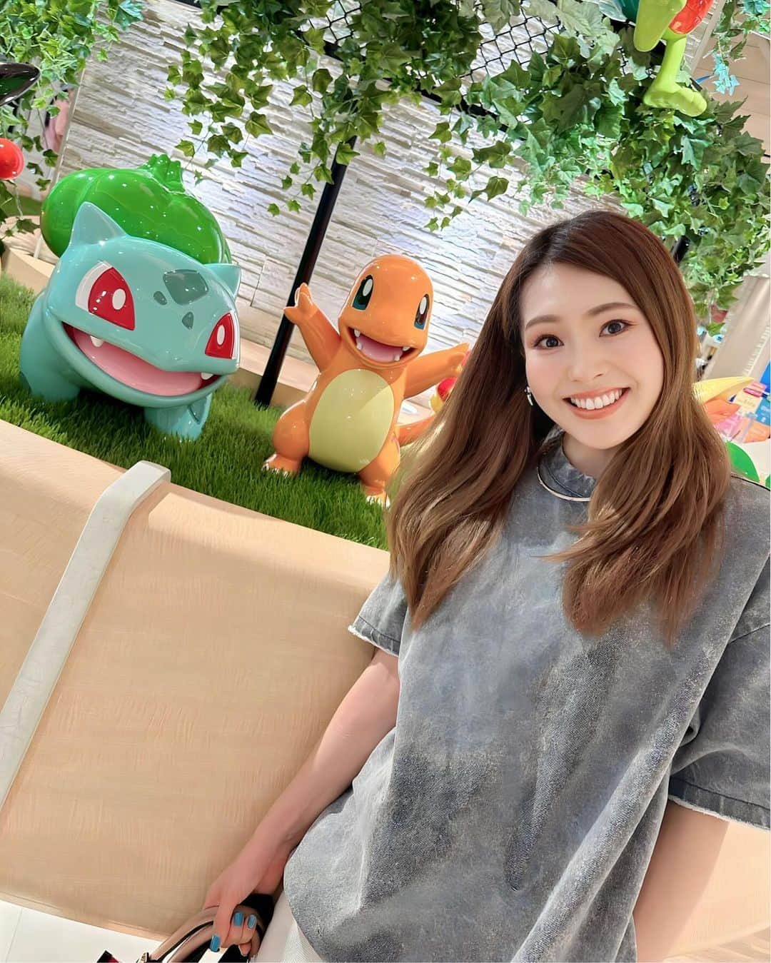 田中里依奈のインスタグラム：「. ポケモン初代（赤、緑、青）金、銀？世代だから、初代からのポケモンみると、懐かしくてテンションが上がってしまう😆🙌 アニメみて、コロコロコミックも買ってたなー✨ ポケモン言えるかなとか歌ってたなー、もう忘れたけど😂 . #ポケモン#ポケモンセンター#懐かしい #ポケモンではしゃぐいい大人  #ポケモンで育った#ピカチュウかわいい #ピカチュウ好き#ポケモンマスターになりたかった」