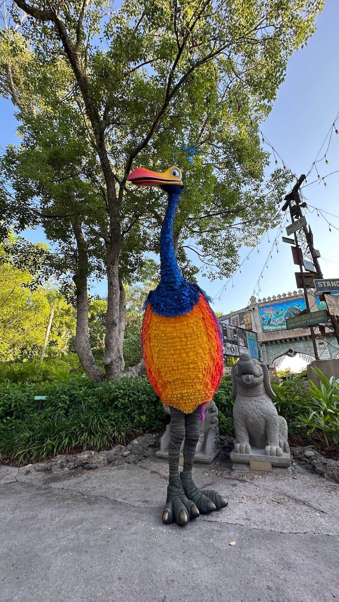 Disney Pixarのインスタグラム：「She's giving...supermodel.🤩 Meet the beauty that is Kevin inside Disney's #AnimalKingdom at @WaltDisneyWorld Resort! #WorldAnimalDay」