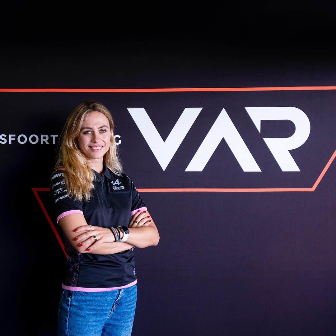 ソフィア・フロルシュのインスタグラム：「Happy to be back with @vanamersfoortracing for the post season tests ☀️🇳🇱 Can’t wait to be back in the car tomorrow 💨 // 📸 x @jamesgasperotti // #sophia #sophia99 #racegirl #racing #motorsport #changeagent #soptimism #unscripted #jerez」
