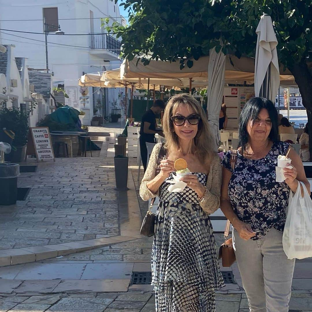 スーザン・ルッチのインスタグラム：「Mmmmm—first gelato in Italy!!! But, definitely not my last!!!❤️🇮🇹🍦💃🏽」