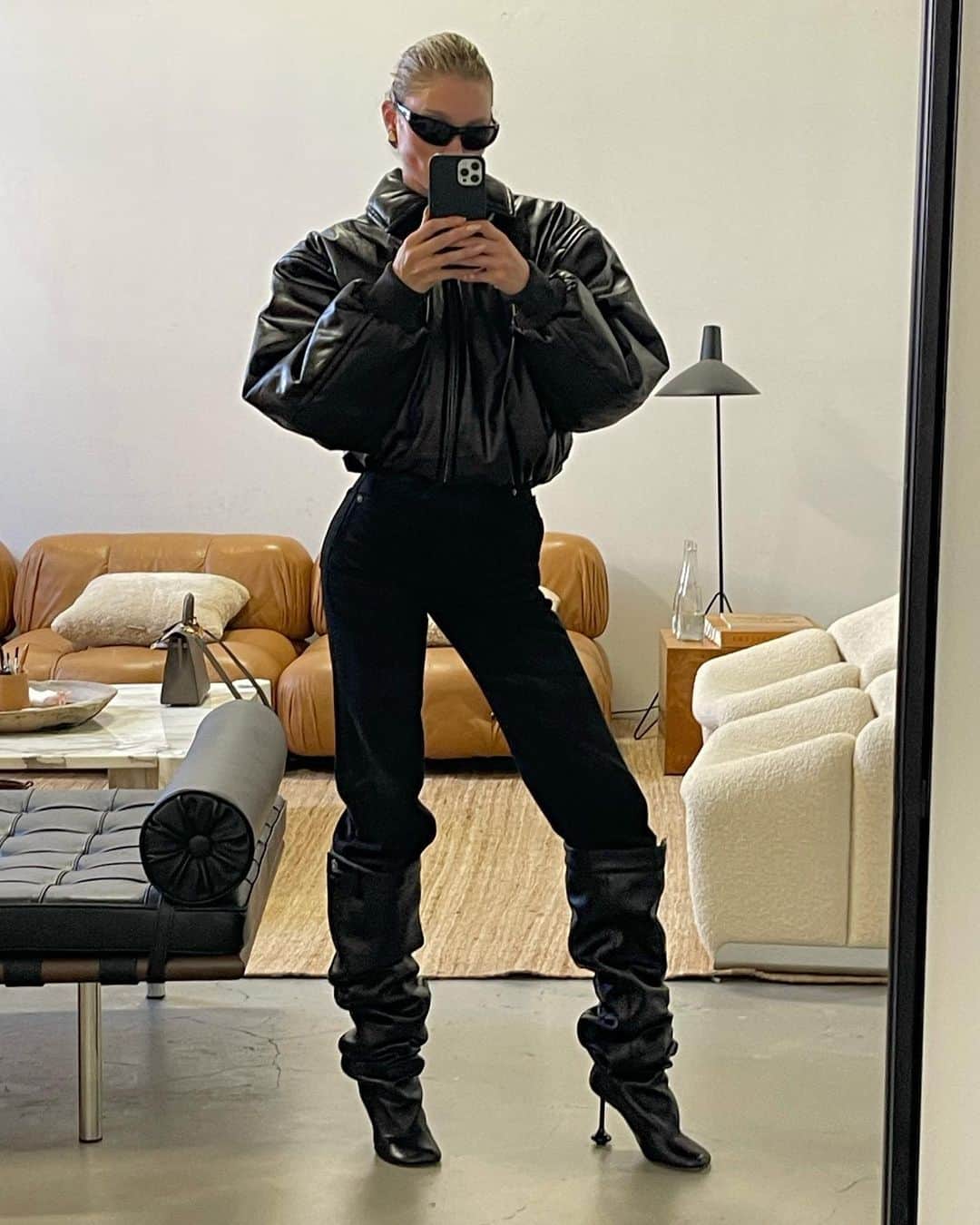 エルザ・ホスクのインスタグラム：「Uploaded all my recent looks to my website 🖤 links to shop in bio」