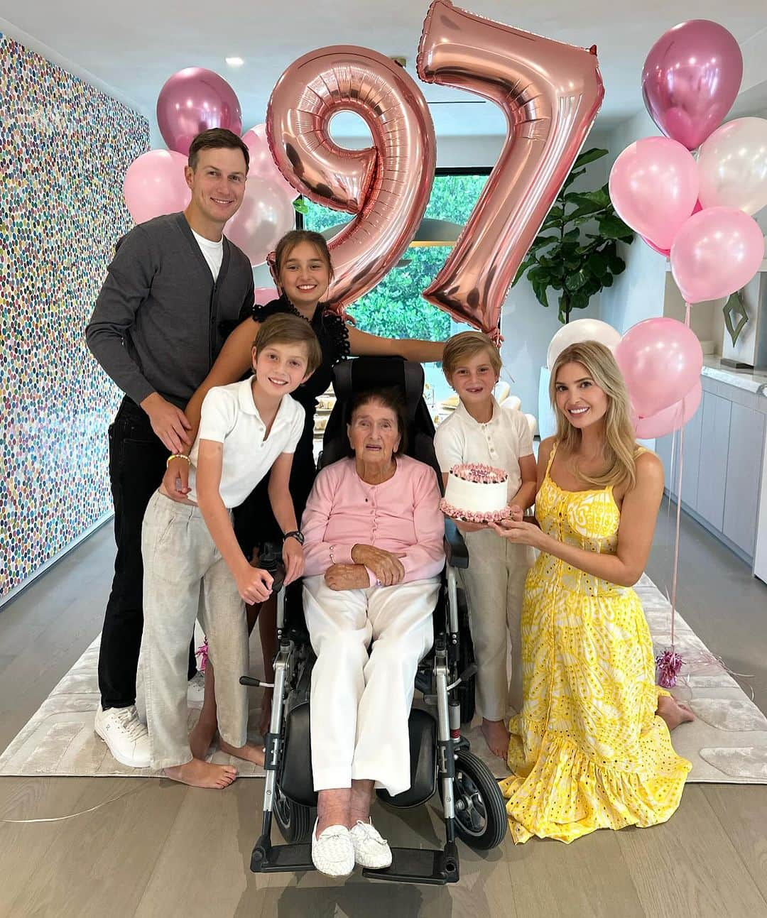 イヴァンカ・トランプさんのインスタグラム写真 - (イヴァンカ・トランプInstagram)「Last week we celebrated my Grandma Babi's 97th birthday 🎂   We’re so lucky to have Babi living with us in Miami these last couple years ~ I’m thankful for every lesson, every story, and every game night where she still destroys us all at Jenga!   It's the simple moments together that define the richness of life. I cherish every second! 🥰」10月5日 1時17分 - ivankatrump