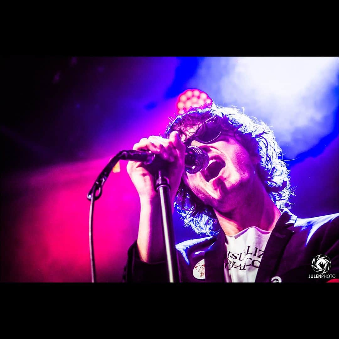 Julen Esteban-Pretelのインスタグラム：「British Punk band @badbadnerves opened for @royalblooduk at @brooklynsteel on Monday. They were as explosive as advertised!!  Here are some photos from their set as an appetizer of the full report to come soon at @limpress_jp. #BadNerves #RoyalBlood #USTour #LiveMusic #NYC #Brooklyn #BrooklynSteel #TourDreams」