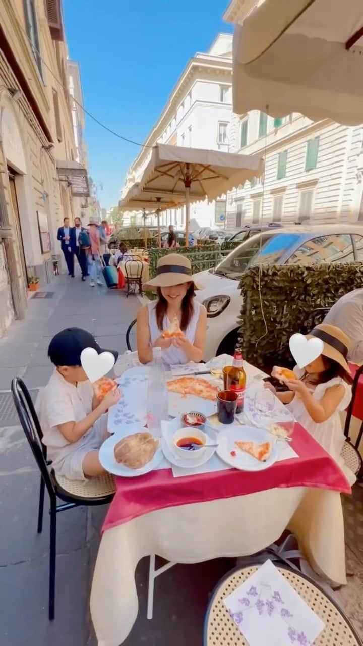 Remiのインスタグラム：「We❤️ Eataly🍕🍝🍨 6カ国目はイタリアのローマ！ ローマといえばやっぱりピザ🍕 本場はやっぱり美味しいね〜とみんなで感動🥹✨  というわけで、ヨーロッパ旅のスタート❤️🇮🇹🧳  ------------ 📍 #Rome #Italy #🇮🇹 🗓 2023.10.2-3  #ローマ #イタリア #🍕 #子連れ世界一周 #世界一周 #worldroundtravel #remi_world2023 #lovetabi #lovetabimama」