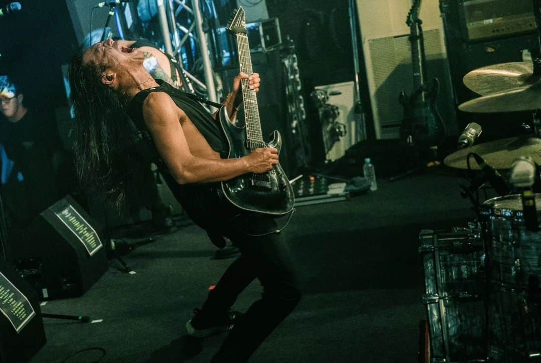 Crystal Lakeさんのインスタグラム写真 - (Crystal LakeInstagram)「It's been such a blessing to be back on tour. We appreciate you all for your continued love & support. Where would you like to see next?  #CrystalLake Ankh Western Japan Tpur 2023 w/ @noisemaker_official @crowsalive_jpn    ➡️ 10/04 (水)  大阪 GABU  10/05 (木)  名古屋 E.L.L  📷: @seijiro243」10月4日 16時52分 - crystallake777