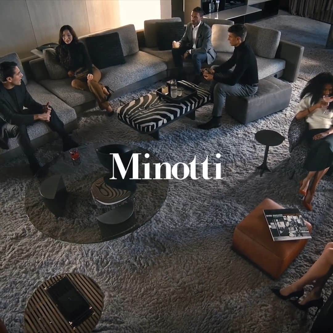 Minotti Londonのインスタグラム：「Our Daniels seating system reshapes the living areas with dynamic compositions, in which regular curves interrupt the linearity of the configurations.  And no matter how many guests you expect, there is always room for more!  Christophe Delcourt design.  Click the link in our bio to discover the Daniels seating system.  #minotti #daniels #seatingsystem #christophedelcourt #indoor #interiordesign #furniture #design #designlover #madeinitaly @christophedelcourt」