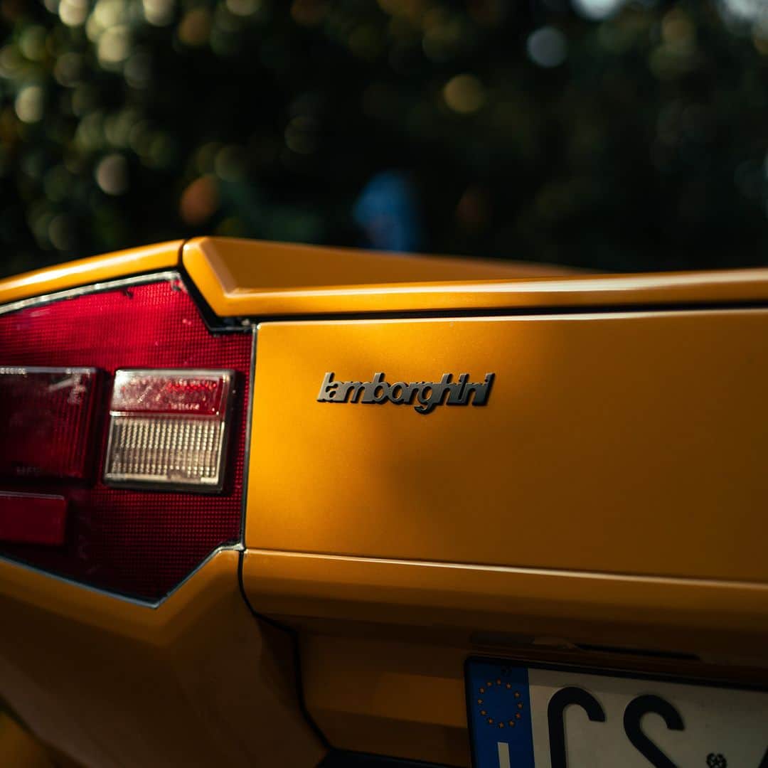 ランボルギーニのインスタグラム：「They all got to the right destination, but we got lost in their gorgeous details: from a 70s Lamborghini logo on the back of a Countach to the futuristic lights of the Lamborghini Miura, our Giro Polo Storico wasn’t just a trip through some of Northern Italy's most stunning locations. It was also an unforgettable journey in beauty, with a very special companion: @pirelli.  #Lamborghini #DrivingHumansBeyond」