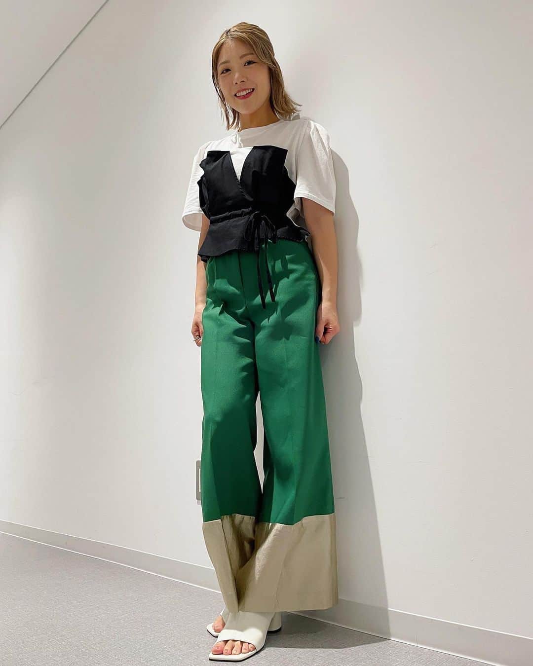 小川麻琴さんのインスタグラム写真 - (小川麻琴Instagram)「先日、ショップチャンネルに出演したした時の衣装だよー🥰  数年前から緑も好きで 普段の私服にも緑を取り入れたりしてるんだけど、この衣装の感じとっても好きでした🤭💕  #衣装  #ショップチャンネル  #トップス  #saaageboutique  #アクセサリー  #lohmejewelry」10月4日 16時59分 - 1029_makoto