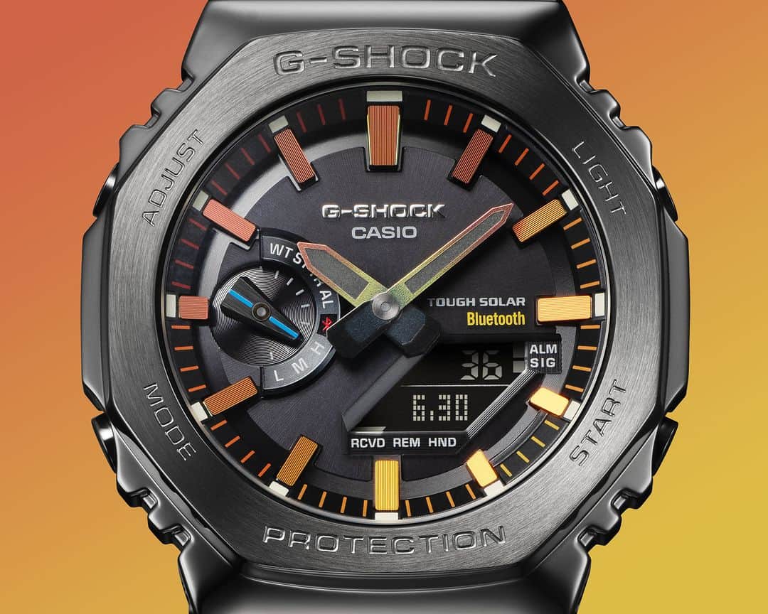 G-SHOCKさんのインスタグラム写真 - (G-SHOCKInstagram)「FULL METAL  オールブラックのルックスになじむ暖色系のカラーリングで、内面からにじみ出る強さと美しさを表現したGM-B2100BPC。そして、シルバー外装とブラックダイアルを組み合わせ、パープルとブルーのグラデーションを配色したGM-B2100PC。  GM-B2100BPC with warm hues that nicely complement the otherwise all-black color scheme, the design expresses the strength and beauty of a spirit all your own, a spirit that comes from within. GM-B2100PC’s silver-colored exterior is combined with a black dial, while the index marks and hour and minute hands are adorned with purple/blue color gradation.  GM-B2100BPC-1AJF  GM-B2100PC-1AJF  #g_shock #gmb2100 #fullmetal #metal #rainbow #fashion #watchoftheday #腕時計 #腕時計魂 #腕時計くら部 #今日の腕時計 #腕時計コーデ」10月4日 17時00分 - gshock_jp