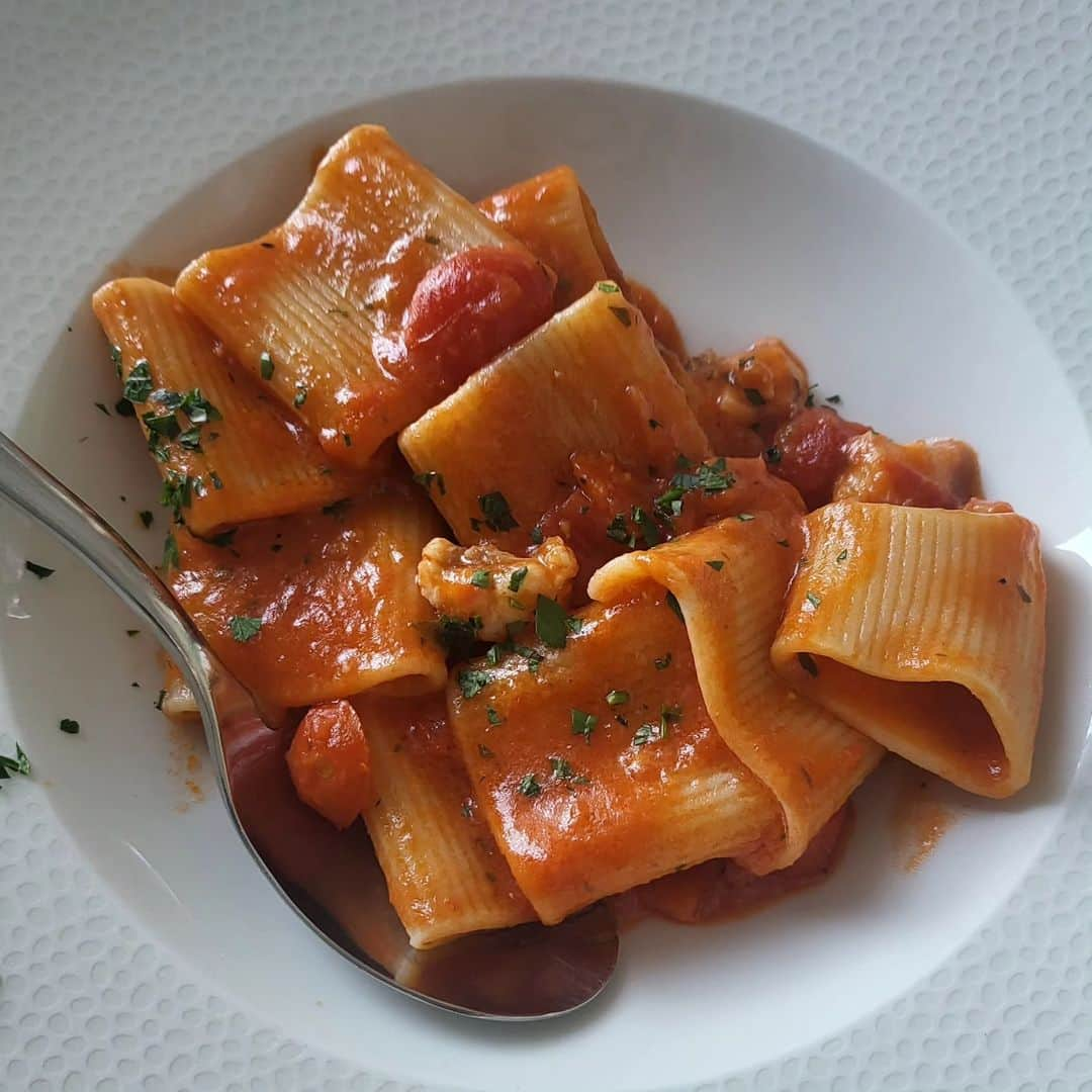 ソ・テファさんのインスタグラム写真 - (ソ・テファInstagram)「이탈리아  바리 마지막날 음식 맛나고 ㅎㅎ 저녁에 와인 마시는데 조명에 비친 하트 ㅋㅋㅋ  바리가 날 사랑하나보네  ㅋㅋㅋㅋㅋ #이탈리아 #바리 #마지막날 #하트 #호박꽃튀김 #오스투니 #뭐든지할태화 #유튜브채널」10月4日 17時00分 - suh0331