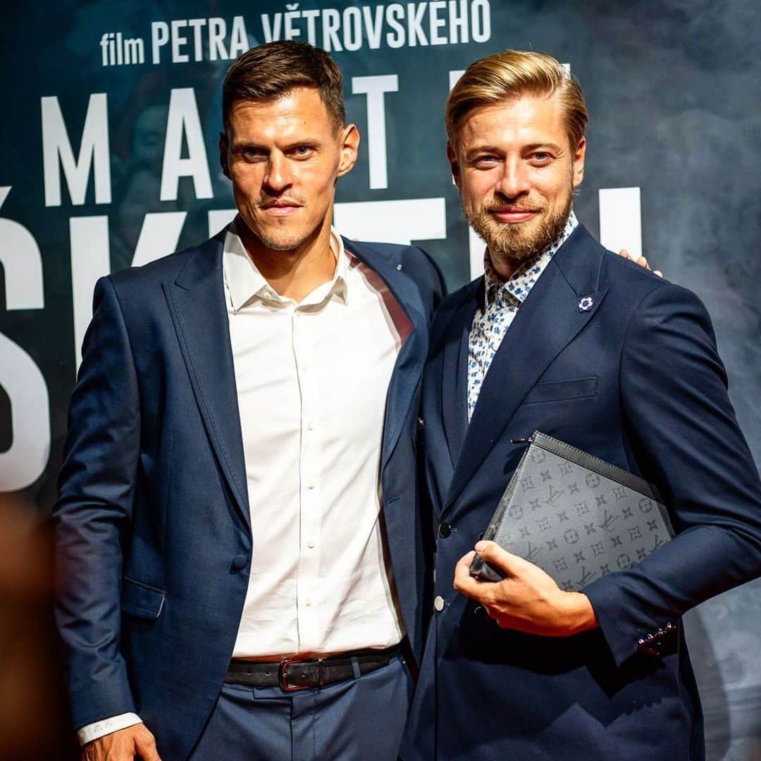 マルティン・シュクルテルさんのインスタグラム写真 - (マルティン・シュクルテルInstagram)「Ve 🇸🇰 kinech právě můžete vidět náš film Martin Škrtel Buď, alebo☺️ Po prvním víkendu je film včetně předpremiér na druhém místě v počtu diváků. Je to pro nás obrovský úspěch👏🏻, protože náš film je dokumentární a ti, kteří jsou v žebříčku s námi jsou hrané filmy s velkými rozpočty📺 Ještě jednou děkujeme a ať se Vám na 🇸🇰film líbí❤️」10月4日 17時00分 - martin37skrtel