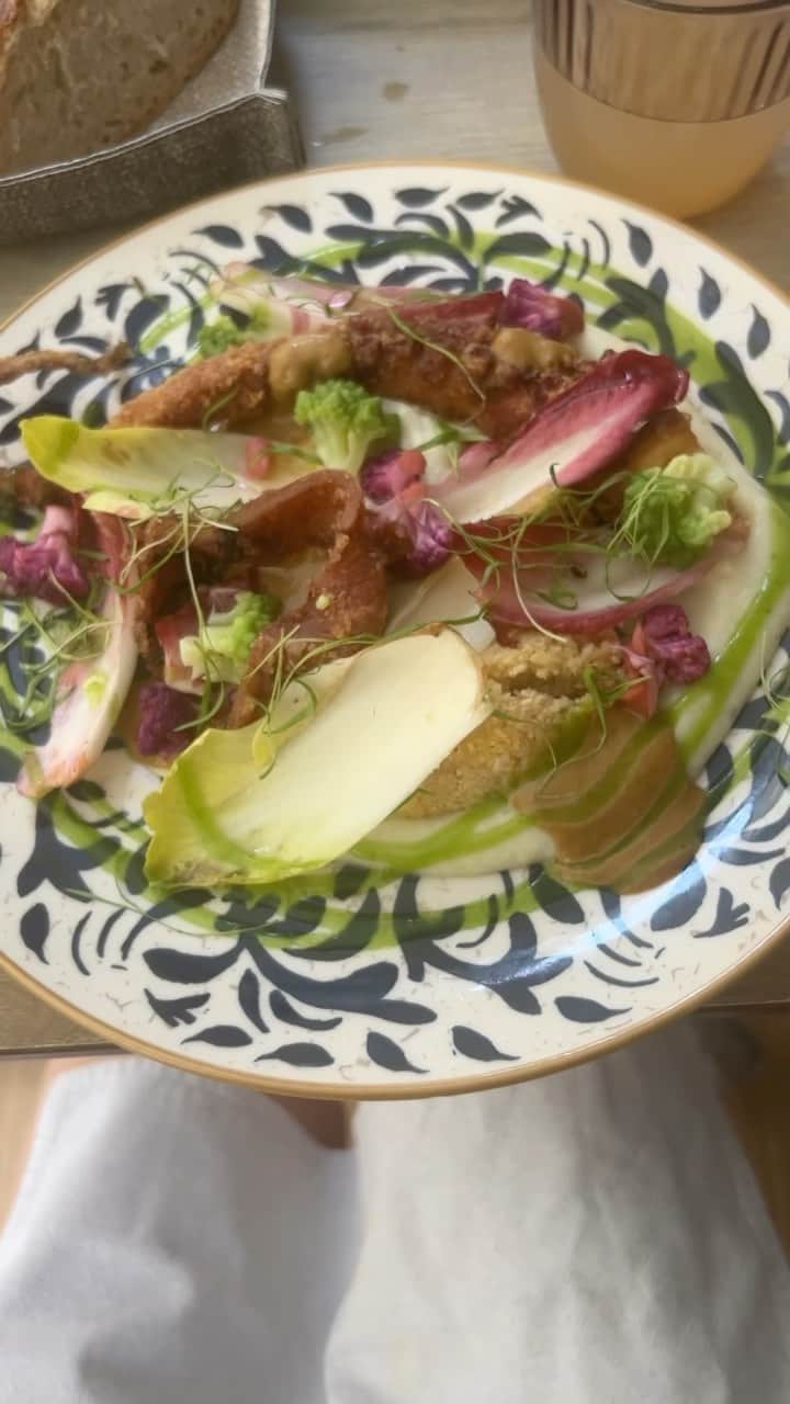 ナタリー・エモンズのインスタグラム：「おいしいコースか1週間の食料品か？😆どうしよう😅」