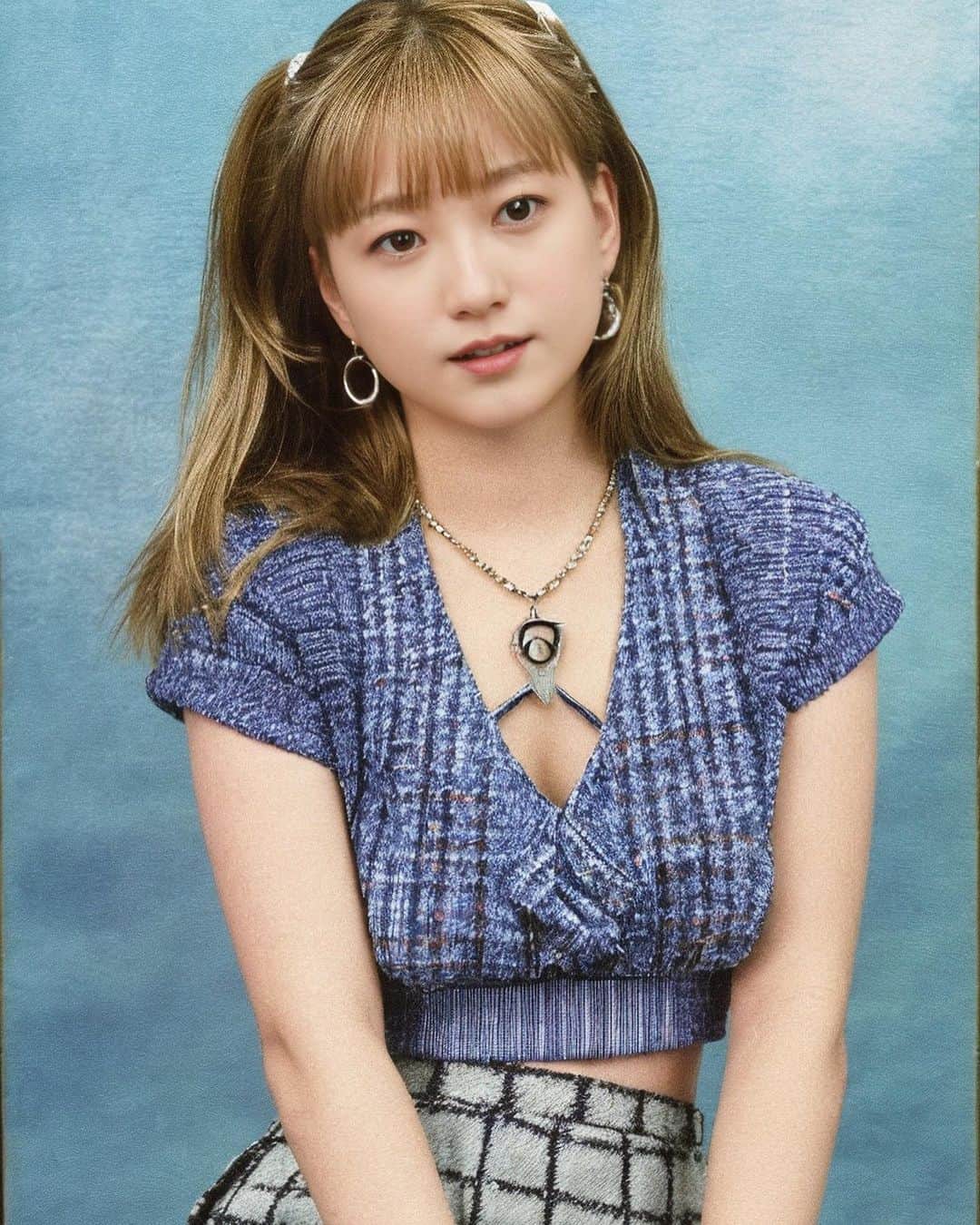 伊藤千晃さんのインスタグラム写真 - (伊藤千晃Instagram)「前に流行ったAI 機能のアプリをやってみたかったのに、忘れちゃってできなかったので、 今回は！！と思いやってみました☺️✨ ⁡  色んな雰囲気の自分が見れて面白いし、ヘアメイクの参考にもなるなぁと思う反面、  なんというか、、 自分のそっくりさんに出会ってしまった気分でドキドキしちゃった💦 （ほら、自分のそっくりさんに3回会うと何ちゃらみたいな都市伝説あるじゃん! ？😱💦笑）  にしても、ほんとにリアル！ 姉や姪っ子に似てるのもあったな🤣笑  #イヤーフック」10月4日 17時05分 - kikichiaki