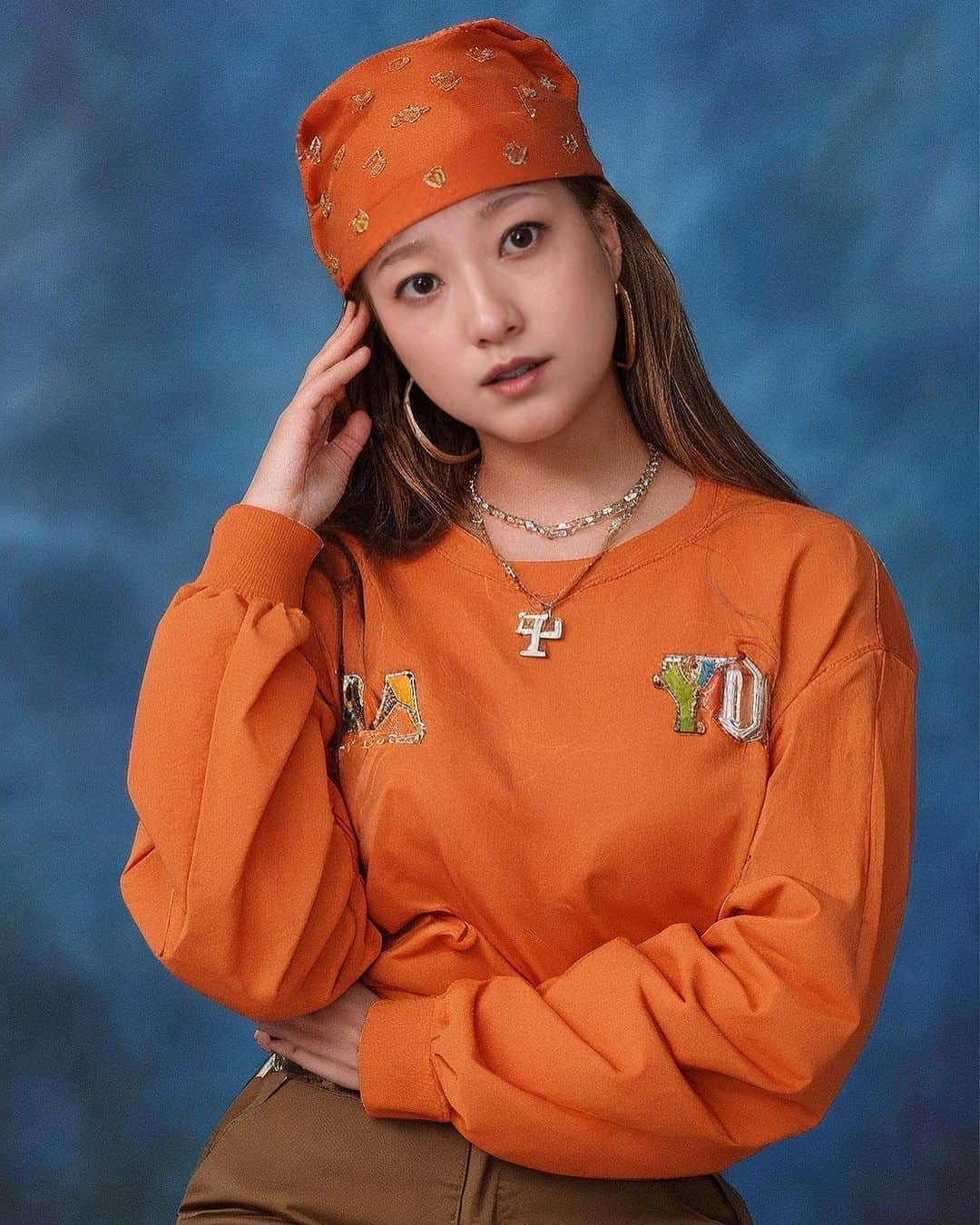 伊藤千晃さんのインスタグラム写真 - (伊藤千晃Instagram)「前に流行ったAI 機能のアプリをやってみたかったのに、忘れちゃってできなかったので、 今回は！！と思いやってみました☺️✨ ⁡  色んな雰囲気の自分が見れて面白いし、ヘアメイクの参考にもなるなぁと思う反面、  なんというか、、 自分のそっくりさんに出会ってしまった気分でドキドキしちゃった💦 （ほら、自分のそっくりさんに3回会うと何ちゃらみたいな都市伝説あるじゃん! ？😱💦笑）  にしても、ほんとにリアル！ 姉や姪っ子に似てるのもあったな🤣笑  #イヤーフック」10月4日 17時05分 - kikichiaki