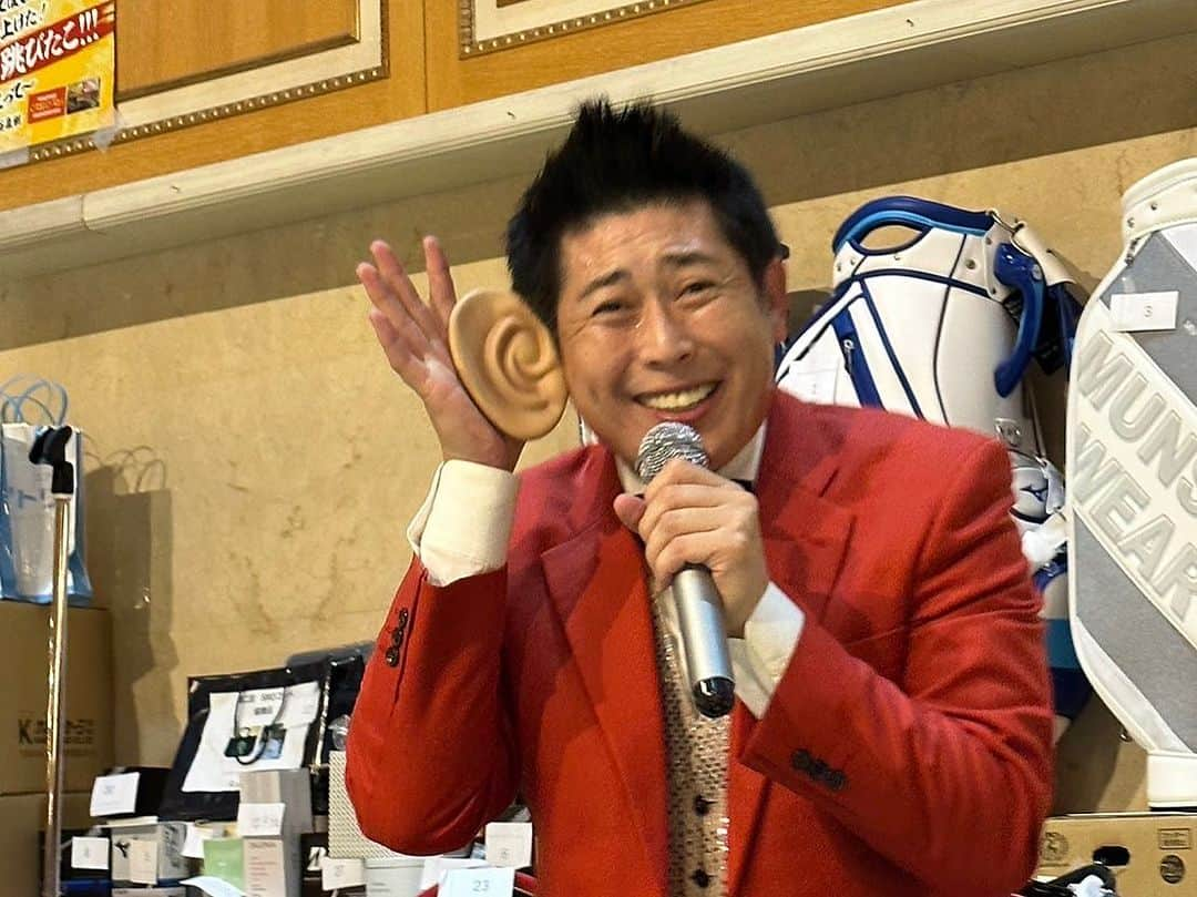 マギー審司さんのインスタグラム写真 - (マギー審司Instagram)「今日は池谷直樹さんのゴルフコンペに参加させて頂きました♪  写真は宮下純一さんと佐藤弘道さんです(^^)  成績は119点で112位でしたが、楽しかったです♪  マジックもやっちゃいました(^^)  ゴルフ楽しい〜」10月4日 17時13分 - maggy_shinji33