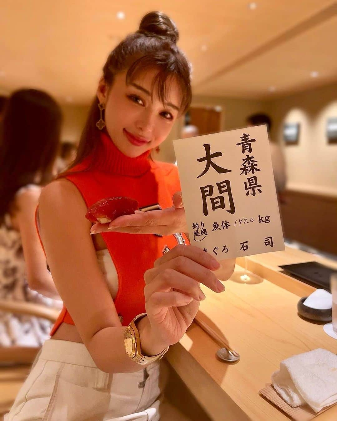 濱野りれのインスタグラム：「"Maguro of Oma" This is the special place where you could have Sushi from all over Japan while being in Tokyo. This time, from Hokkaido! Hokkaido sushi is a little sweet. I like it!  大間のまぐろ❤️‍🔥 都内にいながら全国のお寿司屋さんが食べれる寿司屋"NIGIRI" 今回は北海道のお寿司屋さん 北海道のお寿司はあまくてとろけた〜🤤  #nigiri #nigiritokyo #会員制 #会員制寿司 #tokyogourmet #tokyoeats #sushitokyo #sushi #鮨にえばな」