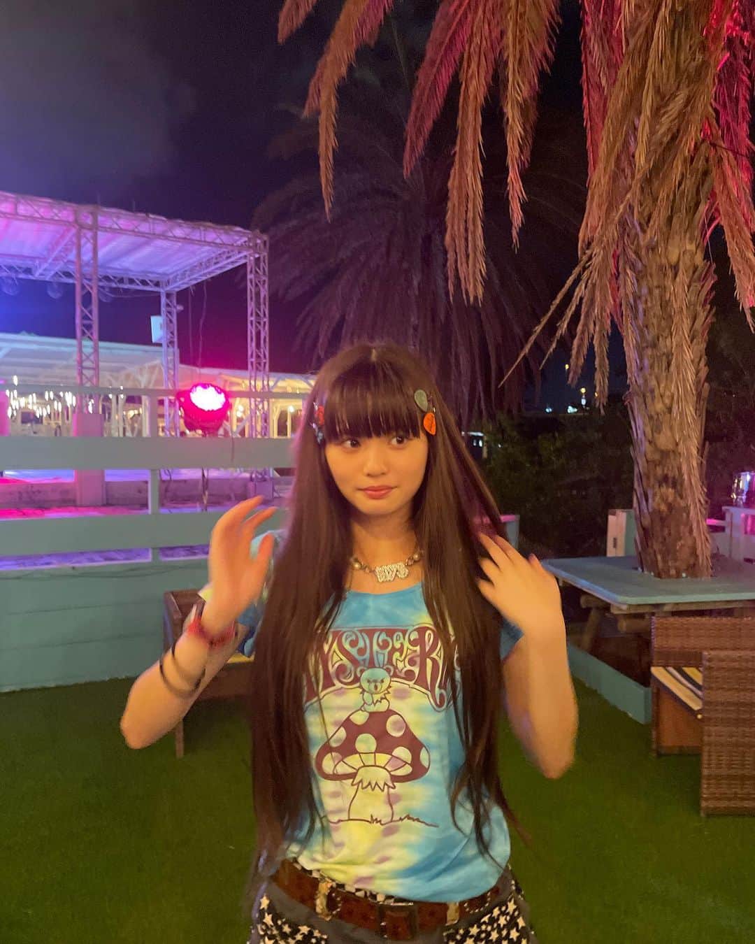 原田都愛さんのインスタグラム写真 - (原田都愛Instagram)「Today's clot🌺 沖縄で撮影した時のコーディネート！ ヘアピンが可愛いくてつけたかったから、このコーデを考えた！笑笑 #hysteric  #hystericglamour」10月4日 17時24分 - girls2_toa_official