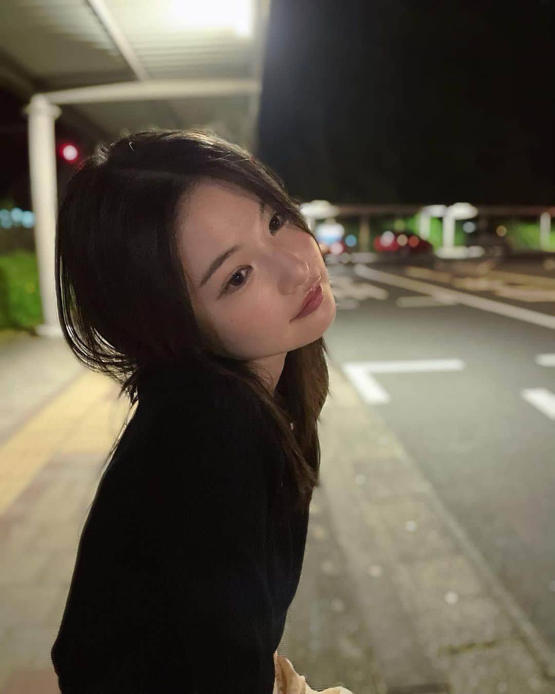 大隣望鈴のインスタグラム：「.  地元に帰省した時の 思い出写真🤳  Photo by mom💕」