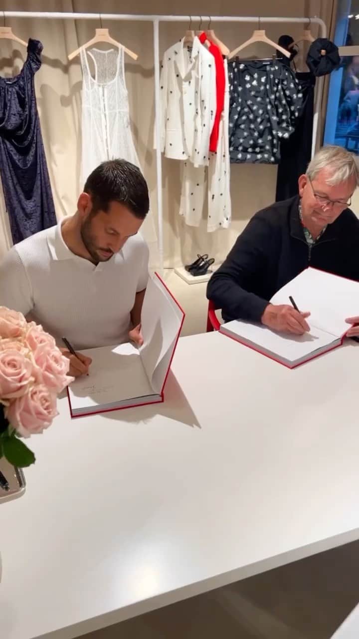 ジャックムスのインスタグラム：「Yesterday….. the love was insane… couldn’t sleep after I loved doing this so much…. Was special and I fell a lot a lot of love  Thank you And thank you Martin, you are so special to me. Simon」