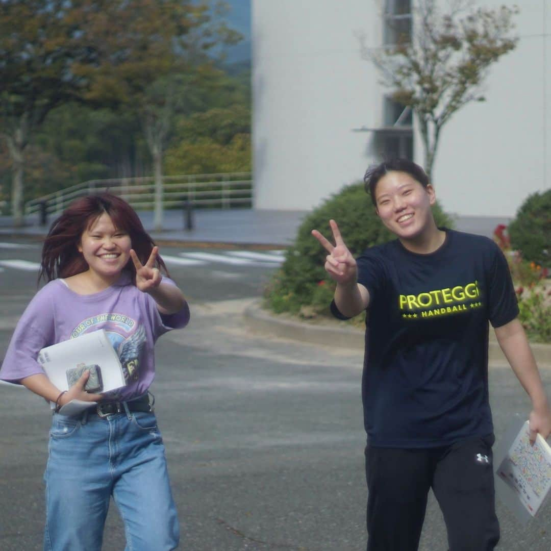 福岡女子短期大学さんのインスタグラム写真 - (福岡女子短期大学Instagram)「💠1/365 Days  こんにちは #福岡県 #太宰府市 は曇り☁️ 気温は25℃です🐨 キャンパス内は夕陽が綺麗です 放課後に撮影しました 撮影に協力いただいた皆様 ありがとうございました✨  ーーーーーーーーーーーーーー #福岡女子短期大学 #スナップ写真 #ストリートスナップ #写真好きな人と繋がりたい #福女短スナップ #キリトリセカイ #福岡カメラ部 #オールドレンズ #オールドレンズに恋をした #supertakumar50mmf14 #オータムカラー #福岡カメラ女子 ーーーーーーーーーーーーーー」10月4日 17時30分 - fukuoka_wjc