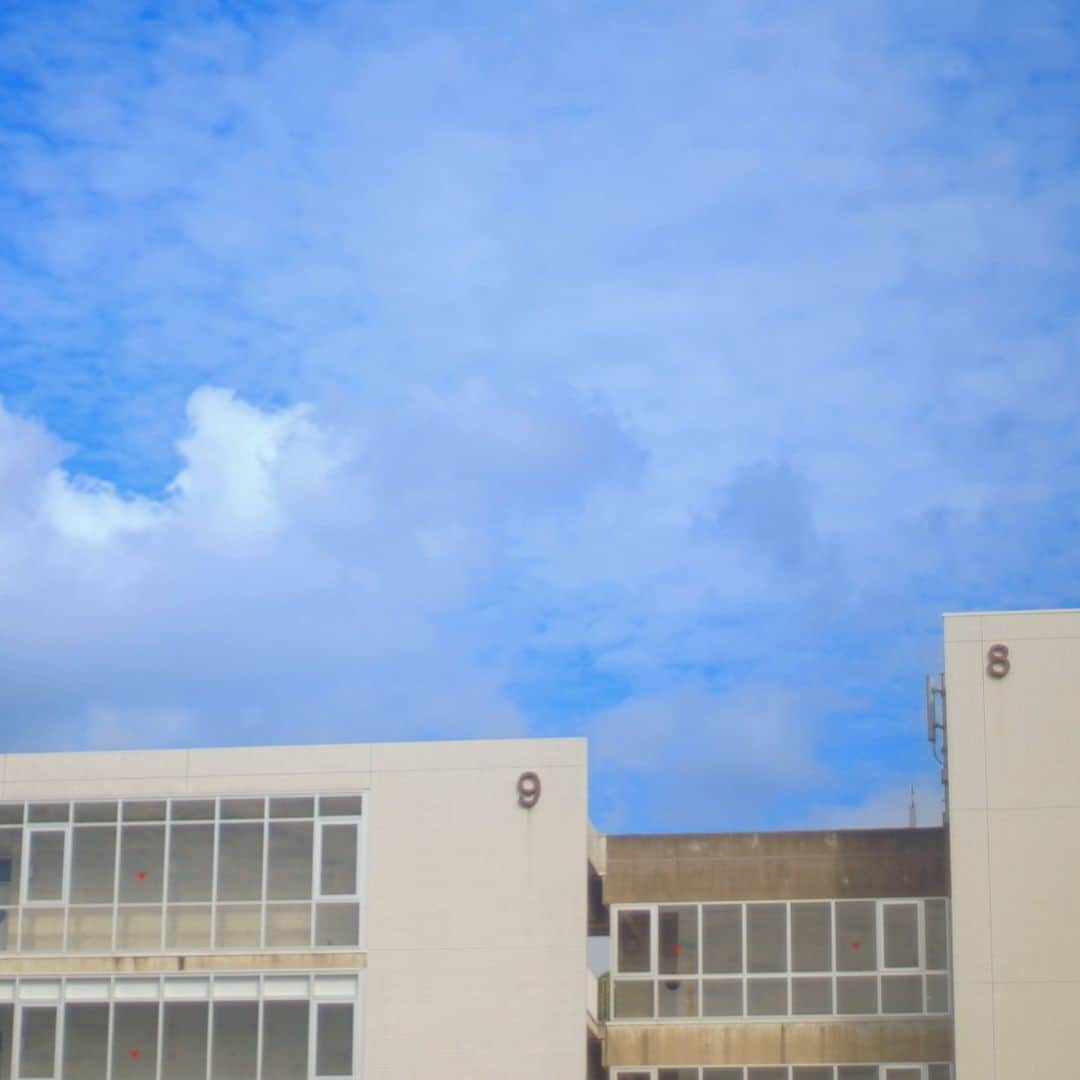 福岡女子短期大学さんのインスタグラム写真 - (福岡女子短期大学Instagram)「💠1/365 Days  こんにちは #福岡県 #太宰府市 は曇り☁️ 気温は25℃です🐨 キャンパス内は夕陽が綺麗です 放課後に撮影しました 撮影に協力いただいた皆様 ありがとうございました✨  ーーーーーーーーーーーーーー #福岡女子短期大学 #スナップ写真 #ストリートスナップ #写真好きな人と繋がりたい #福女短スナップ #キリトリセカイ #福岡カメラ部 #オールドレンズ #オールドレンズに恋をした #supertakumar50mmf14 #オータムカラー #福岡カメラ女子 ーーーーーーーーーーーーーー」10月4日 17時30分 - fukuoka_wjc