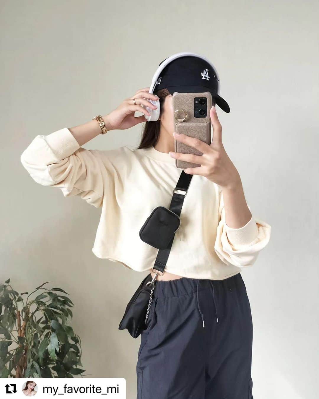 イーザッカマニアストアーズのインスタグラム：「. 𝐬𝐩𝐞𝐜𝐢𝐚𝐥 𝐭𝐡𝐚𝐧𝐤𝐬 🎖️  @my_favorite_mi さま  ⁡ #zootie ヴィンテージライク スウェット ［クロップドプルオーバー］  🔎2300431 ¥3,990 color / Cream  ⁡ お客さまの素敵なコーディネートをご紹介します📰💨  《ヴィンテージライクスウェットシリーズ》に新型：クロップドプルオーバーが登場！！  今までになかったデザインとヴィンテージ感を引き立てる裾が魅力です。  スポーティーからガーリーまでお好きな着こなしでお楽しみいただけます♡  ▶️▶️▶️ swipeでcheck！ ⁡ -------------------- ⁡ #ezakkamaniastores #ezakkamania_2023aw #イーザッカマニアストアーズ #ヴィンテージライクスウェット #スウェット #スウェットコーデ  #着こなし #着回し」