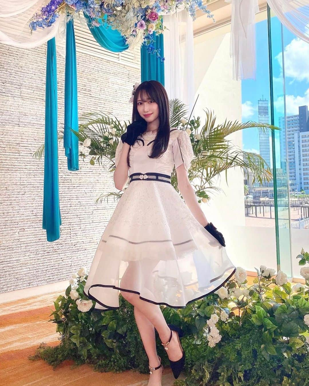 原かれんさんのインスタグラム写真 - (原かれんInstagram)「᯽ 本日リリース❕💿❤︎ . . . NMB48 28th single❤︎ 渋谷凪咲さん卒業シングル 『 #渚サイコー ！』 . かれんは【Type-B】のジャケ写にいてます♡ . . GET報告まだまだ待ってますね🤍 . . . お写真はMV撮影の時の🐬🩵 . . . . ♡2023.10.4発売♡ ☁️ . . . . . . . . #原かれん #かれんたん #nmb48 #ぴろぴろ  #idol  #アイドル  #ロングヘアアレンジ #茶髪ロング #なんば #関西女子  #nmb衣装 #アイドル衣装  #아이돌　#ootd #오오티디　#팔로우  #좋아요 #01 #일본　#劇場公演 #nmb48劇場 #nmb48衣装 #渋谷凪咲 さん♡」10月4日 17時50分 - karen_hara315