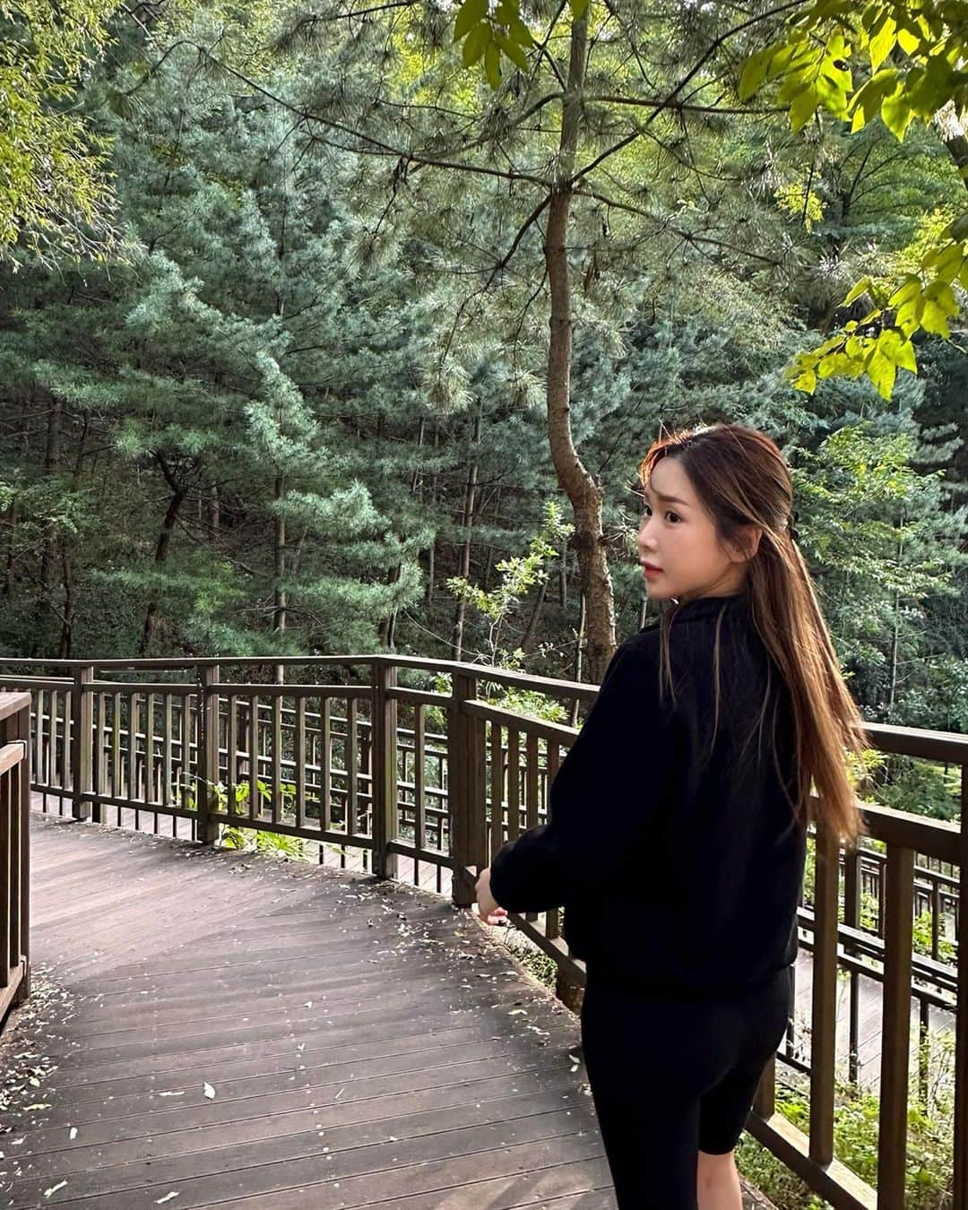 ウェイ のインスタグラム：「가을아 왔구나🍂 오래오래 있다가🤗」