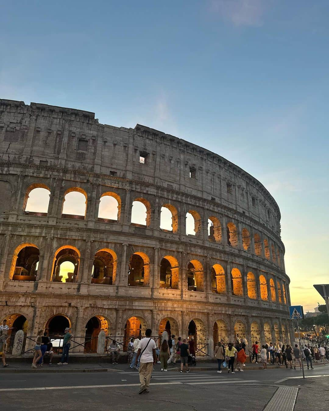 COCOさんのインスタグラム写真 - (COCOInstagram)「ライトアップされたコロッセオ🏰✨ 空も綺麗だった…  #colosseo #roma #🇮🇹」10月4日 17時52分 - coco_coco000