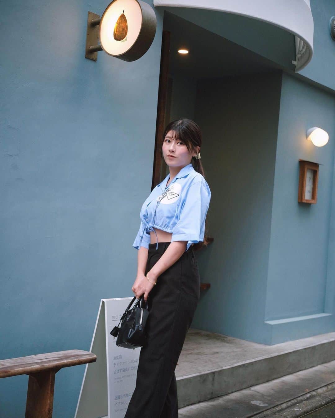 のインスタグラム：「ののさんカメラ📷💭 ̖́- 今日は寒かったので珍しくパンツスタイル☺︎︎ 美味しいヒレカツサンドを食べました〜😆🥪♡  #neel #portrait #シャツコーデ #パンツコーデ #中目黒カフェ」